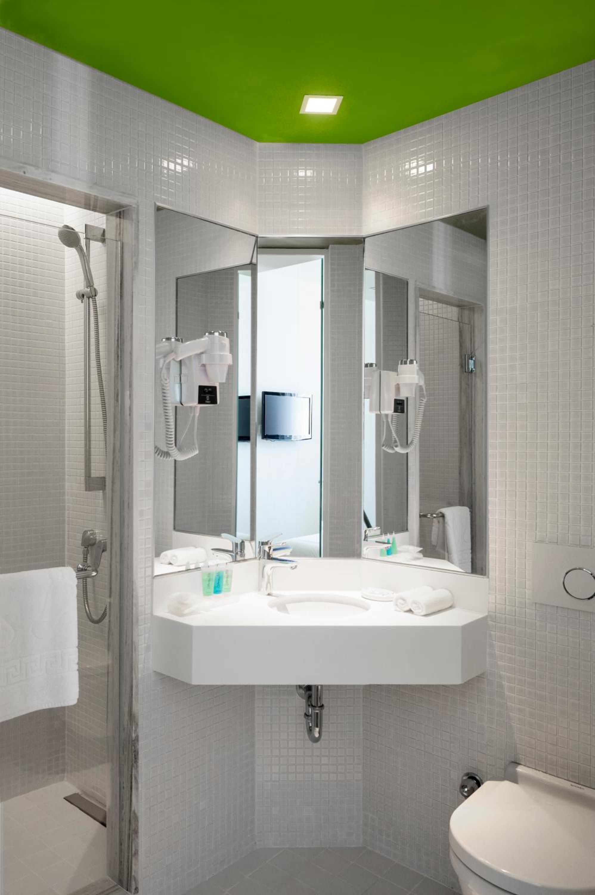 Standard Double or Twin Room photo 2