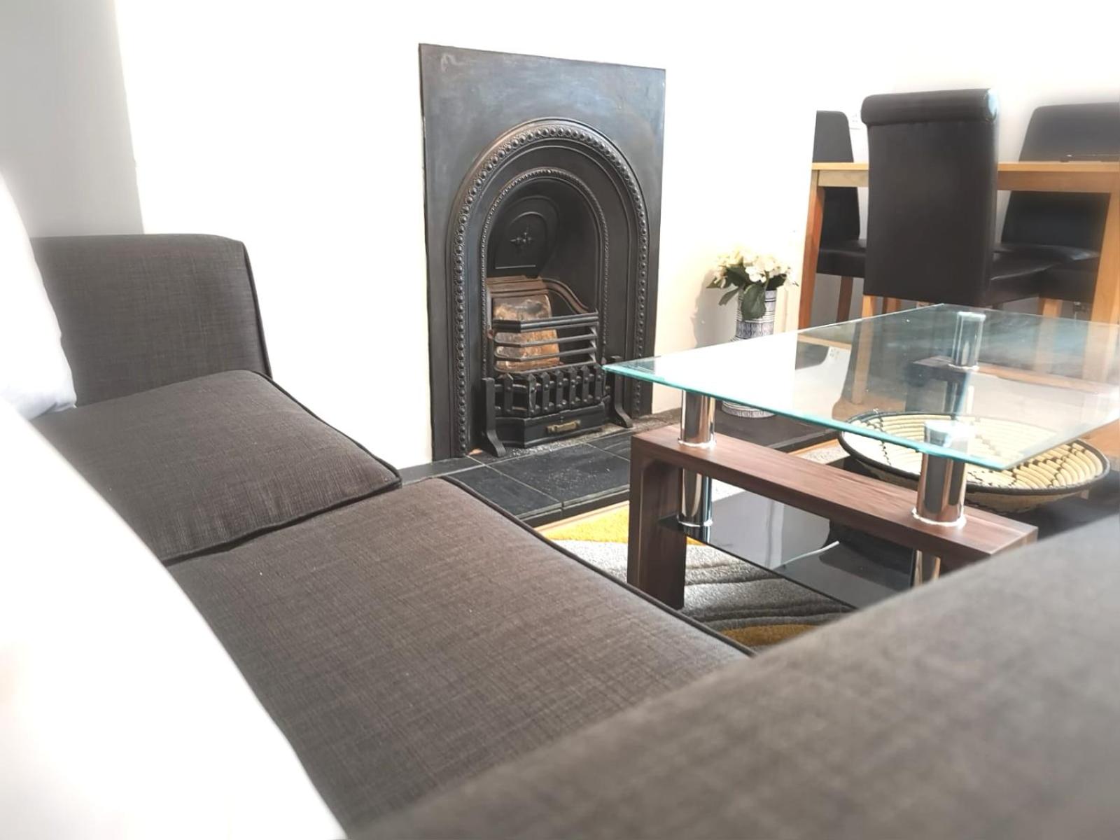 Four-Bedroom House photo 2