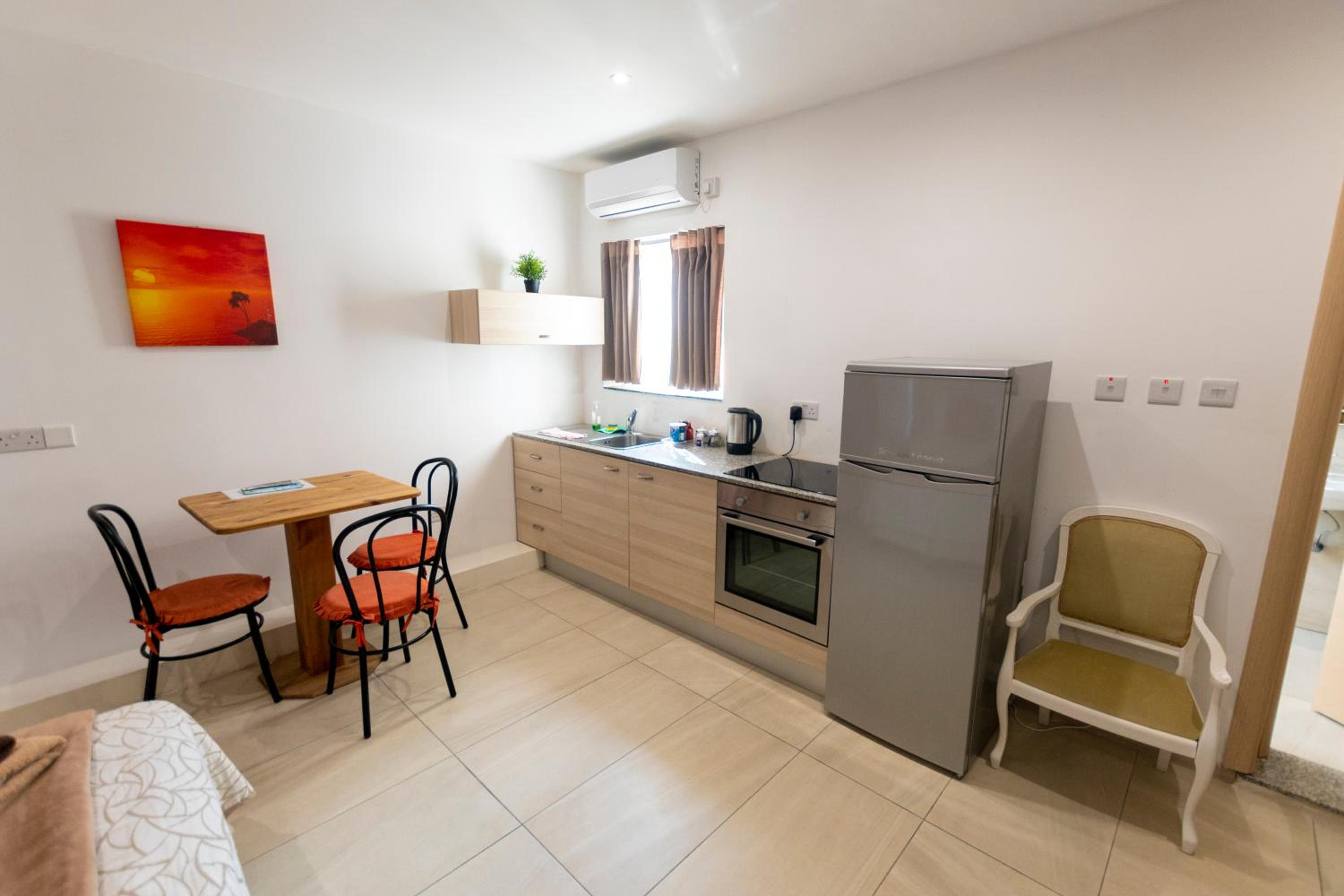 Studio Apartment photo 2