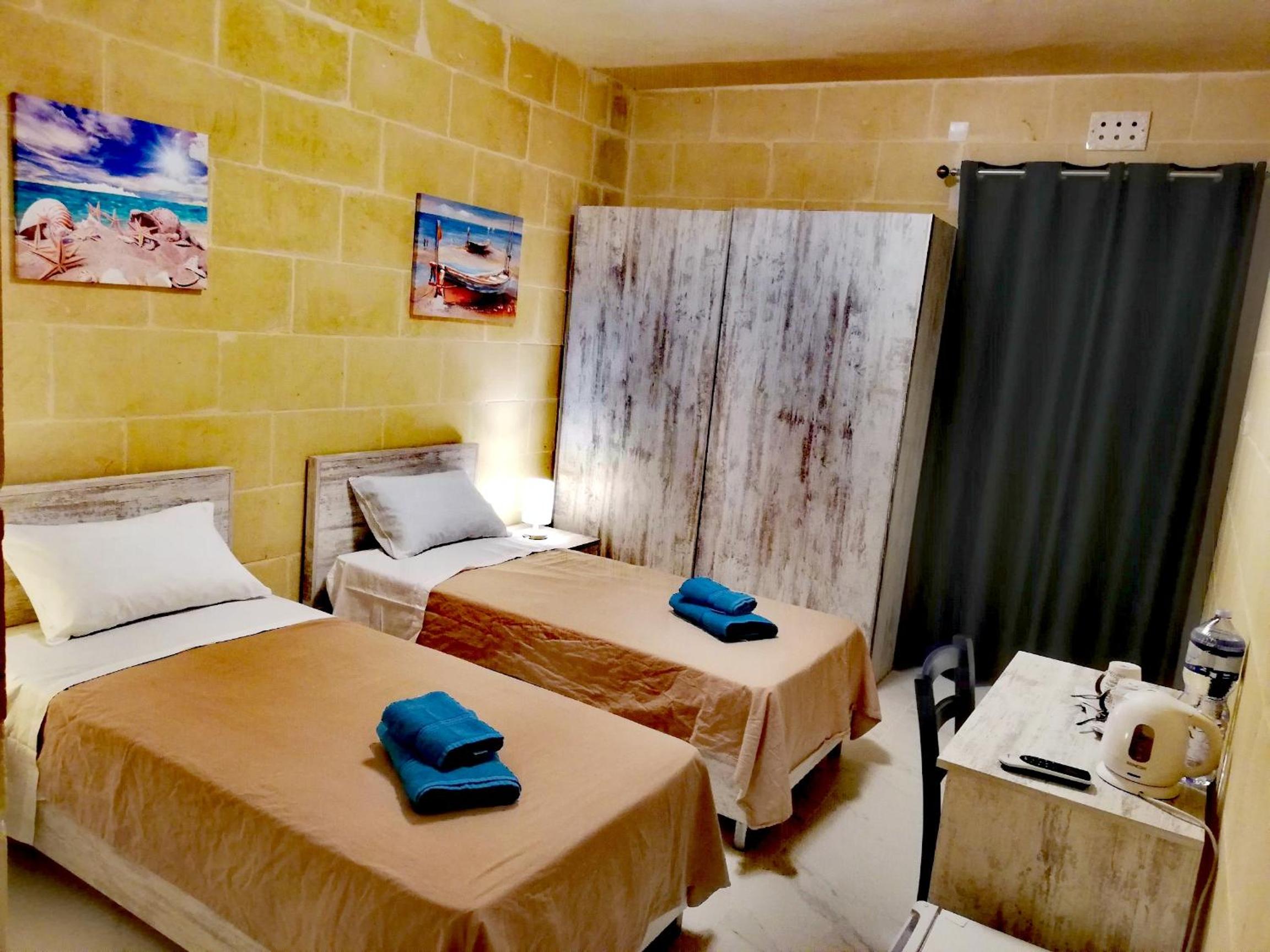 Twin Room with Balcony and Pool View photo 1