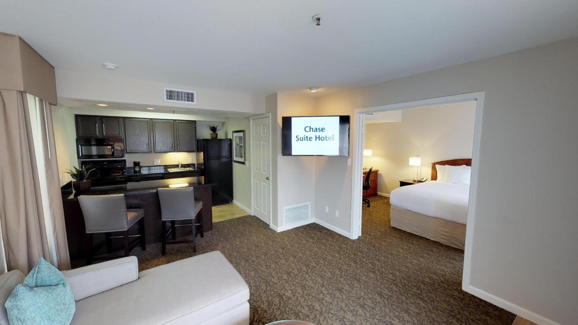 One Bedroom King Suite - ADA Accessible - Photo 4
