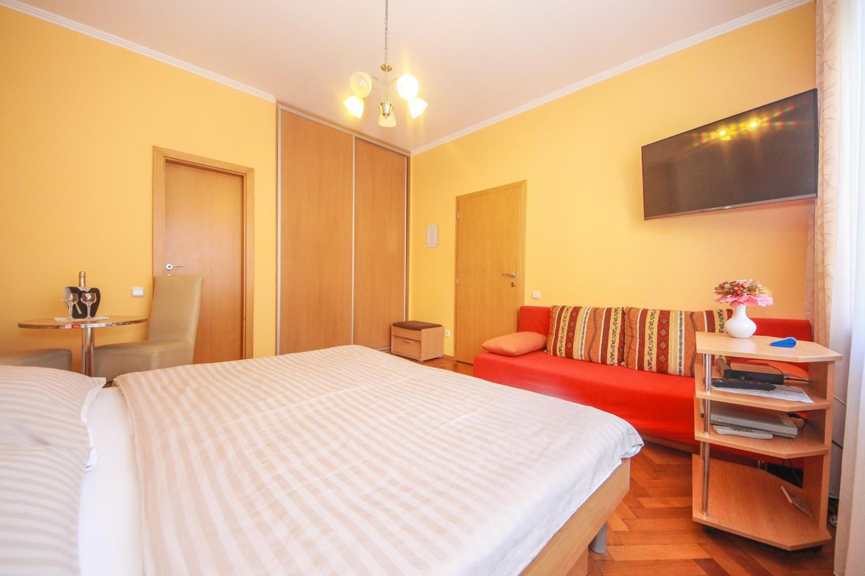 Deluxe Apartment photo 2