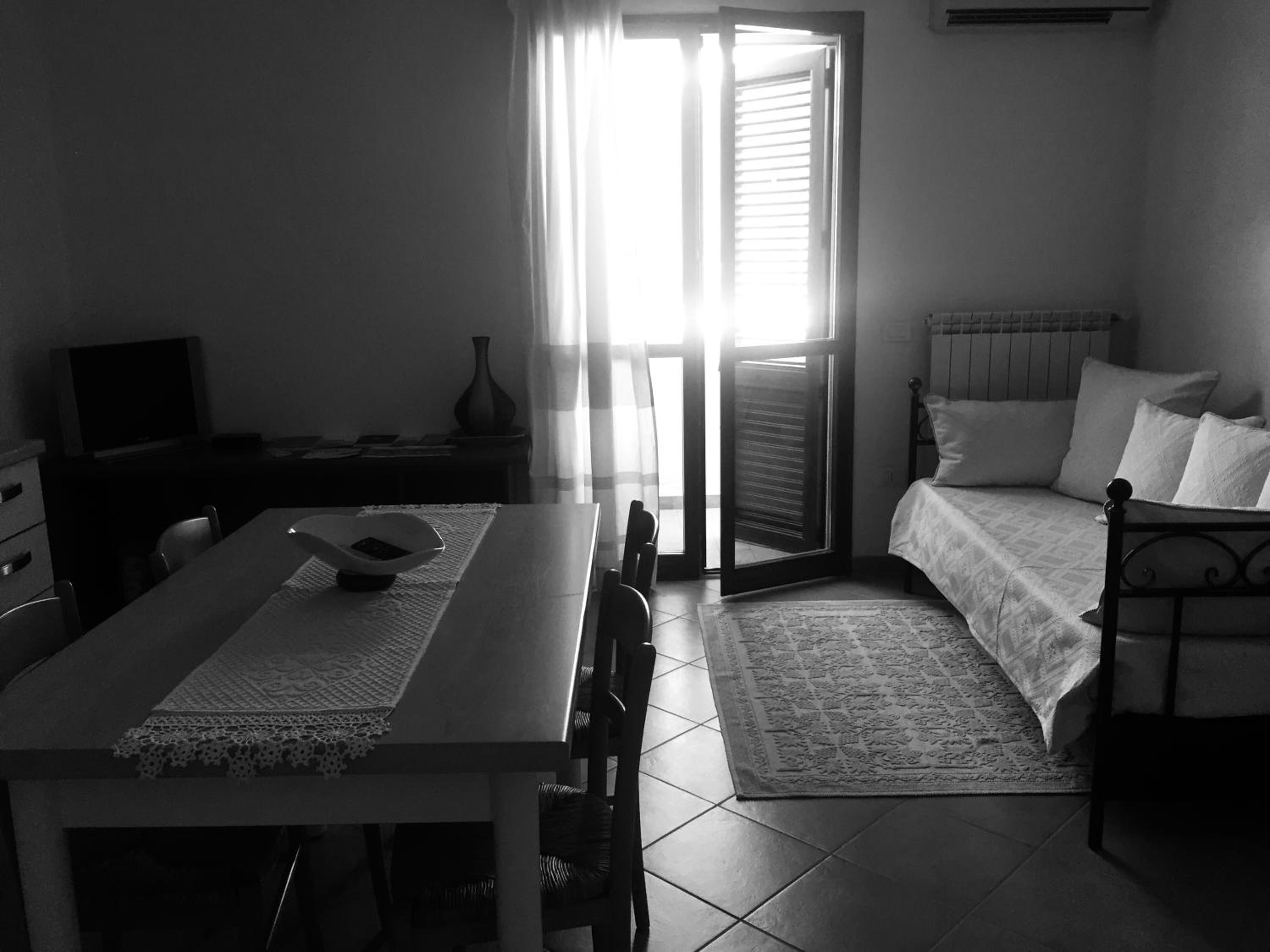 Deluxe Room (2 Adults + 1 Child) - Photo 5