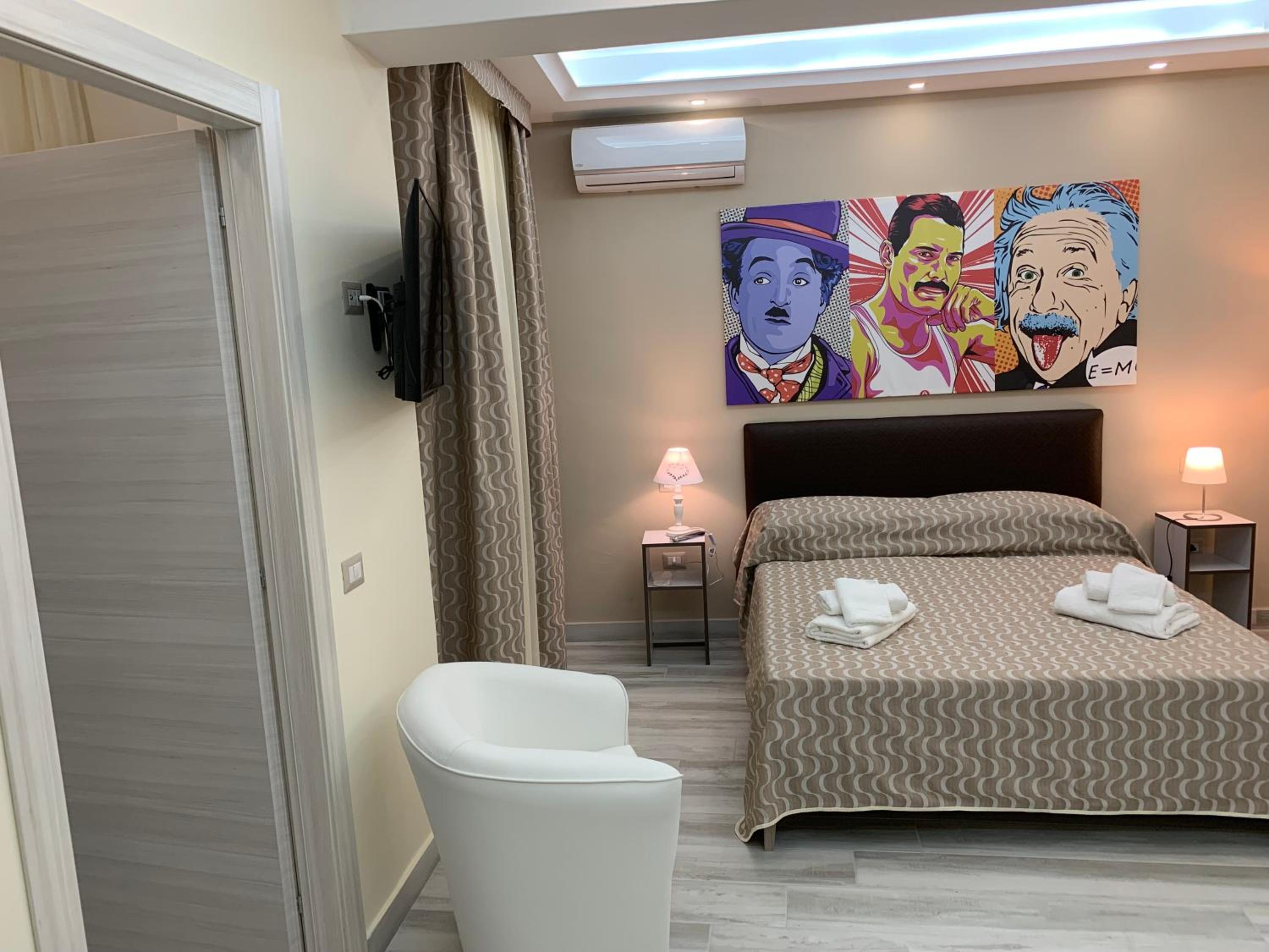 Deluxe Triple Room - Photo 11