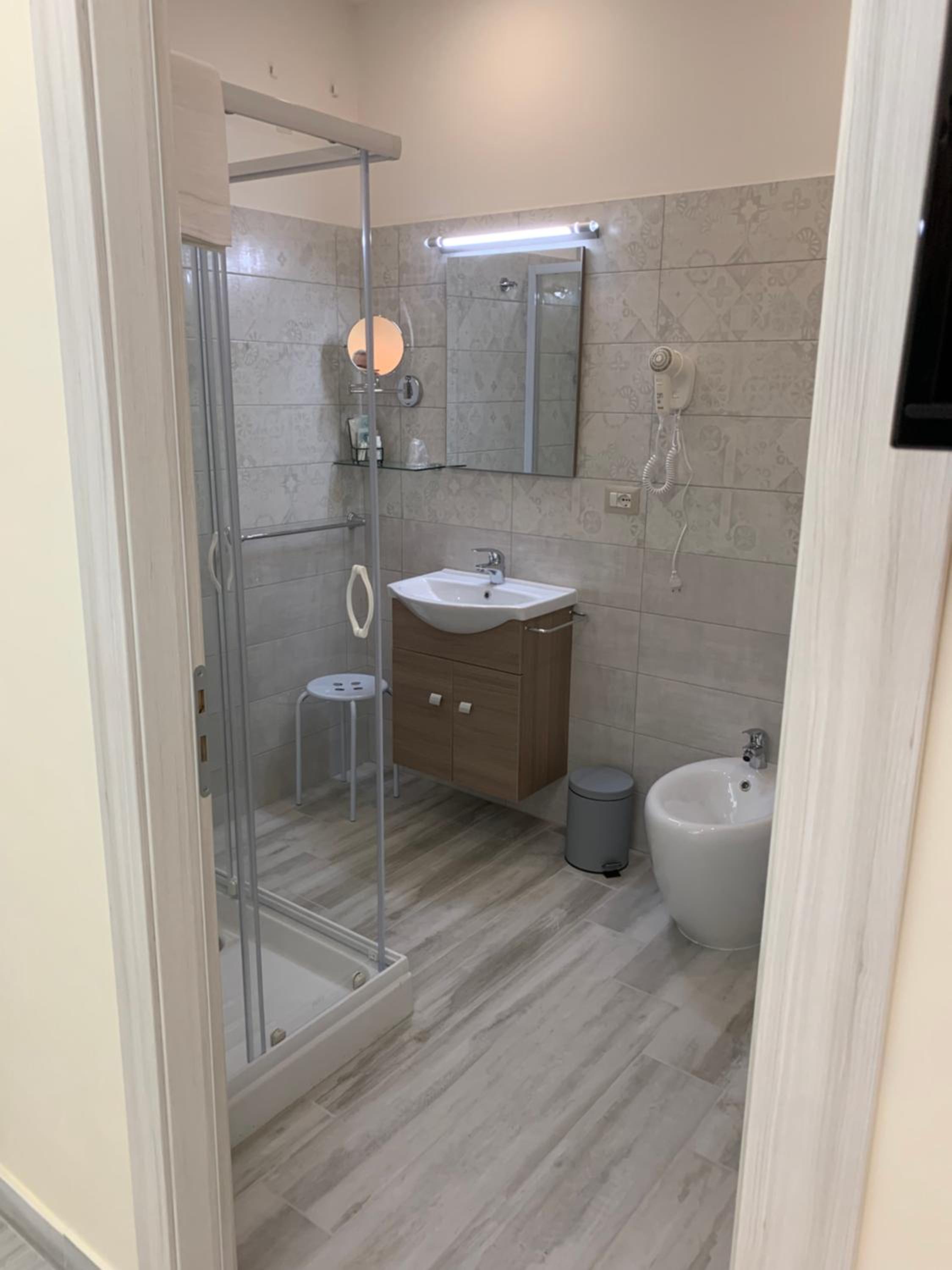 Deluxe Triple Room - Photo 13