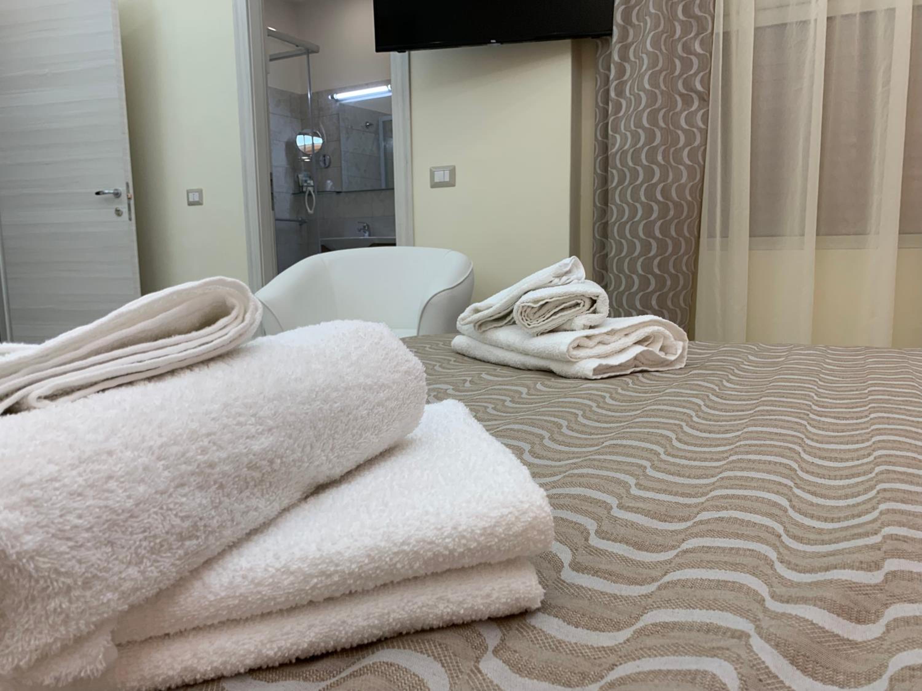 Deluxe Triple Room - Photo 18