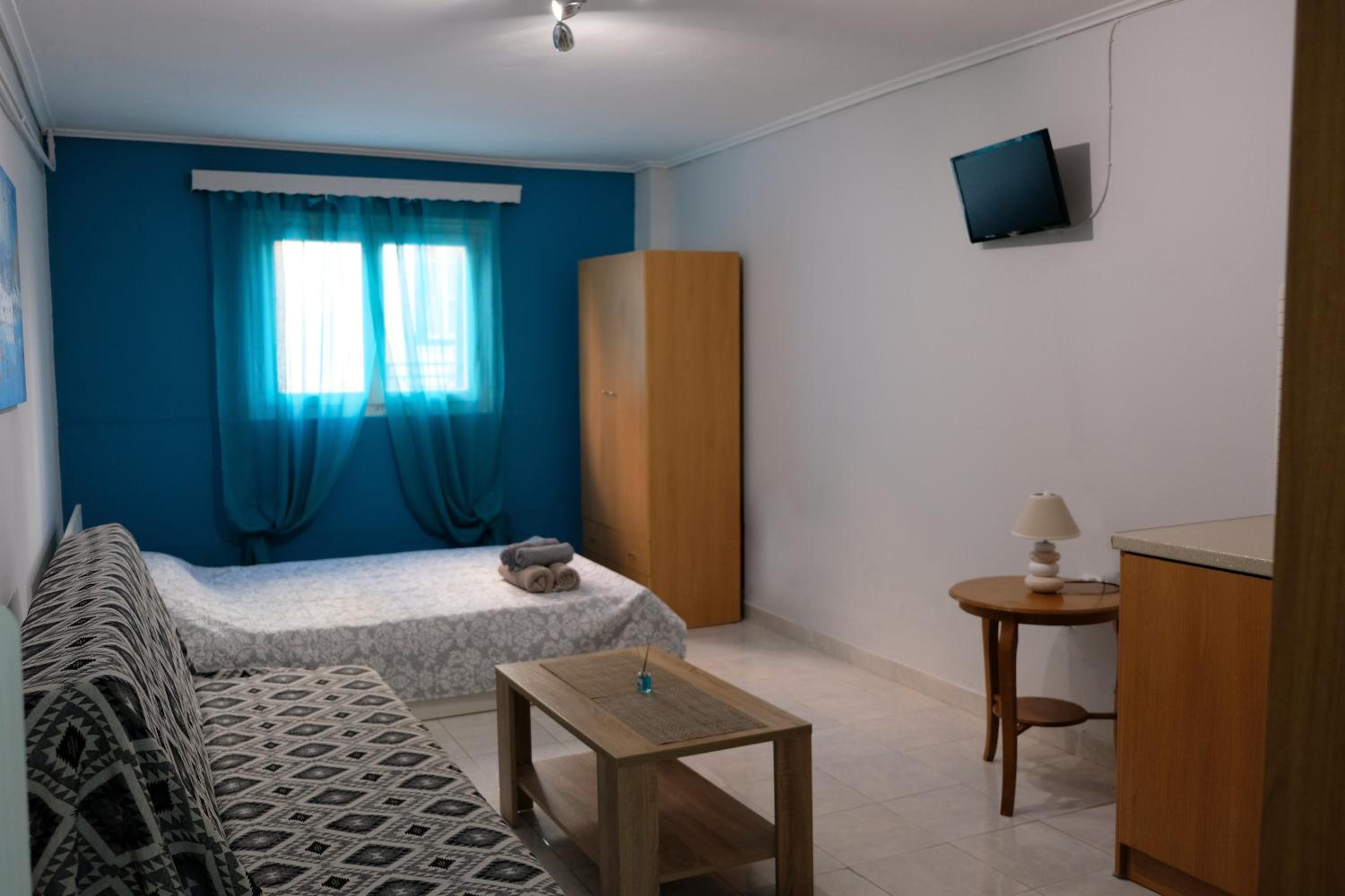 Studio Apartment photo 1
