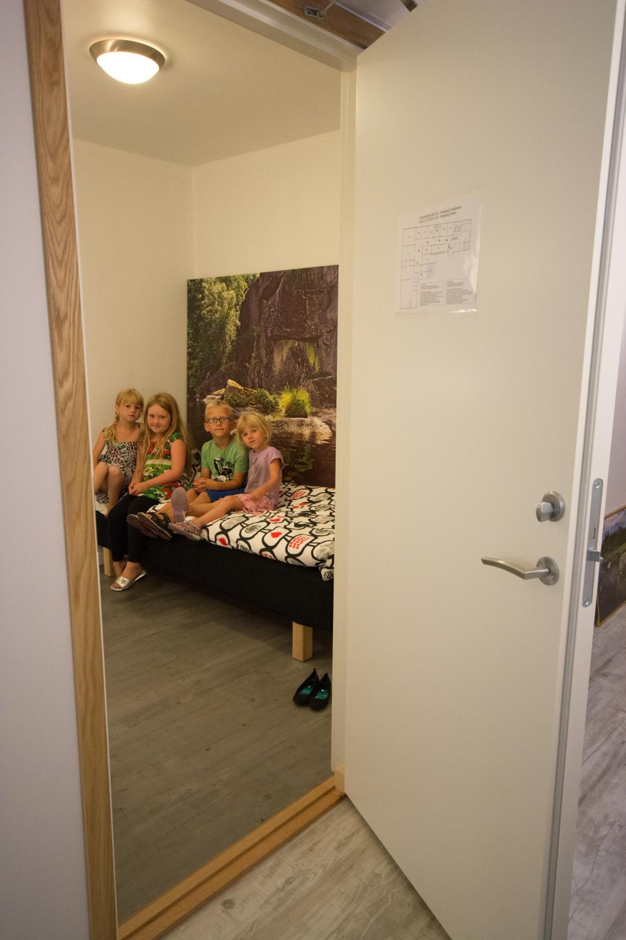 Single Room With Shared Bathroom Without Window photo 3