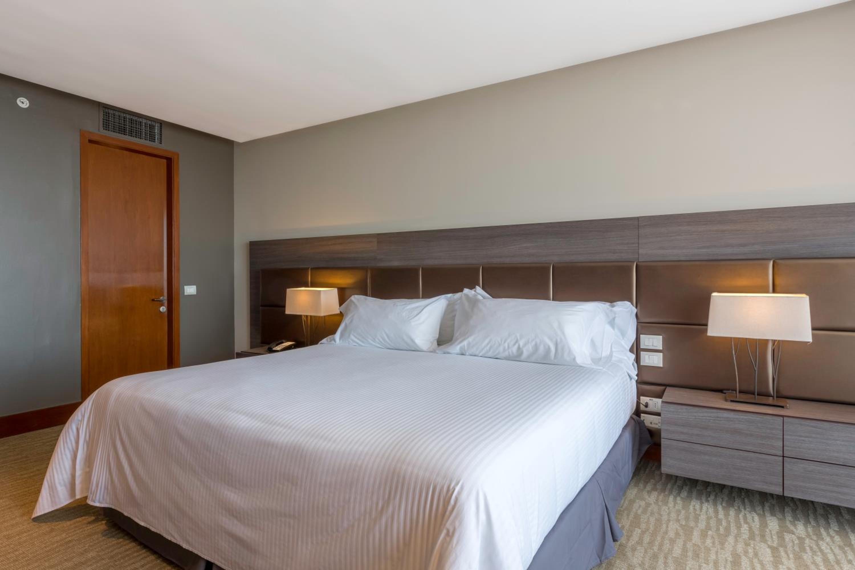 Presidential King Suite - Non-Smoking photo 3