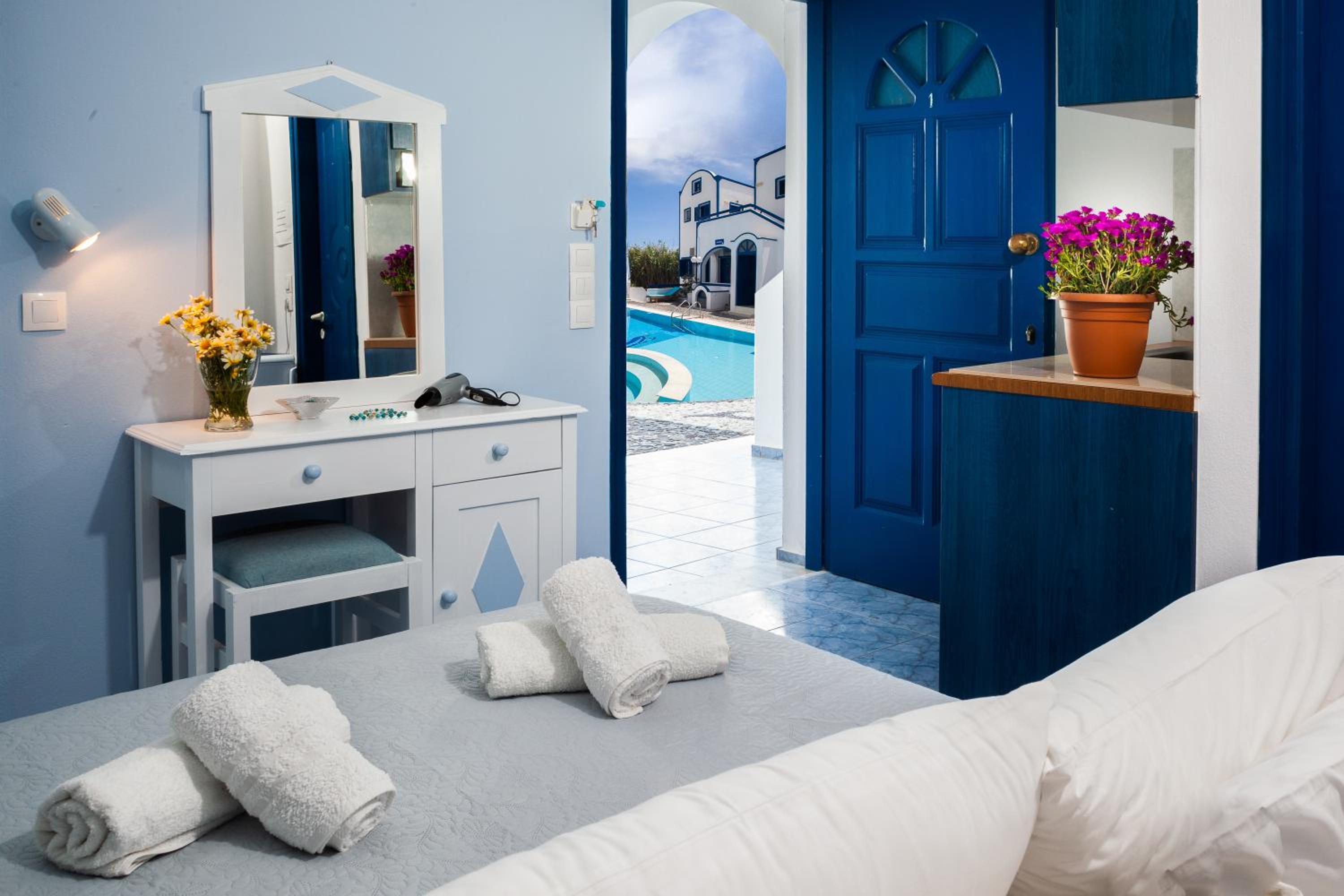Double Room by the Pool - Photo 5