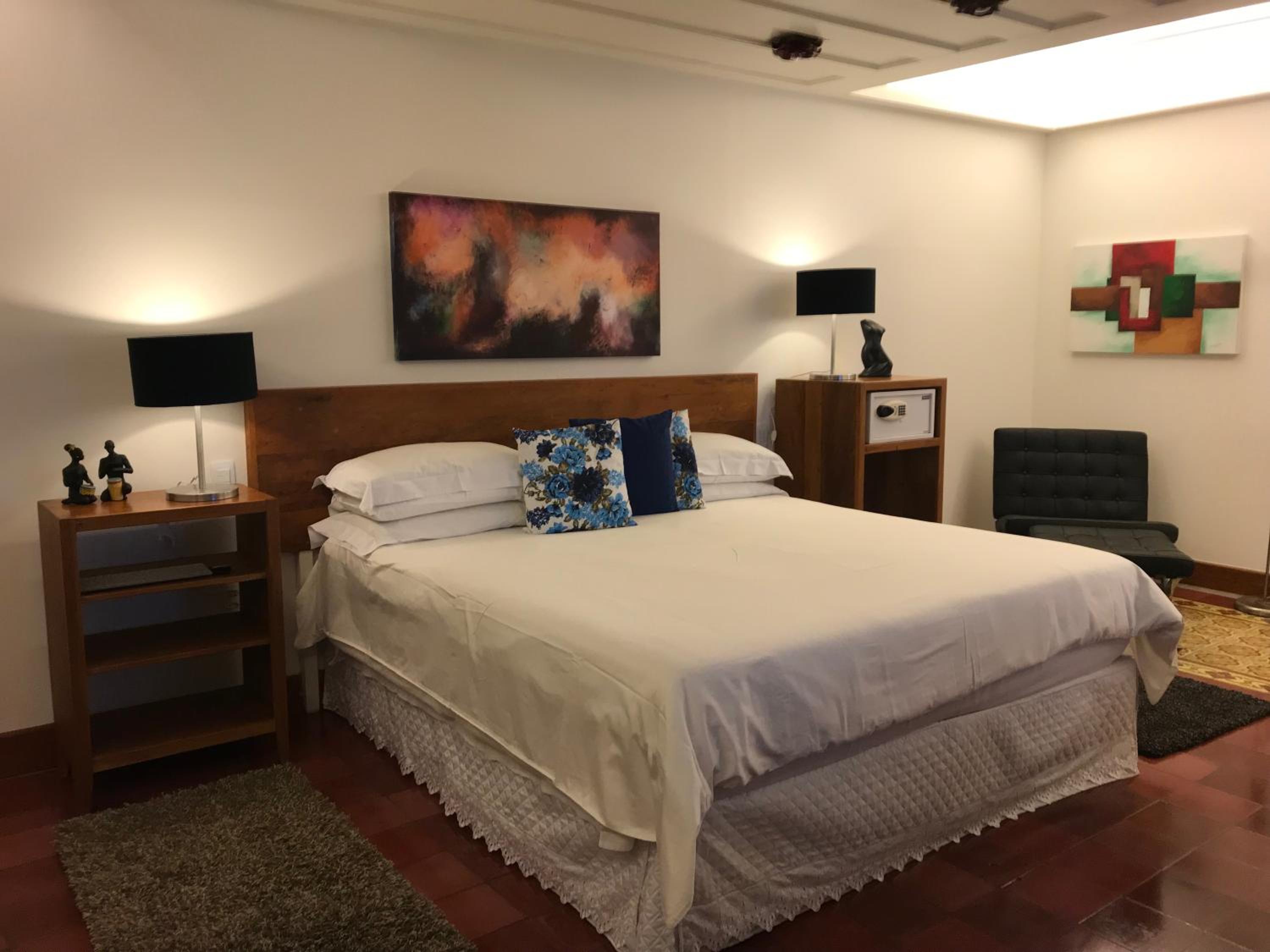 Deluxe King Suite photo 2