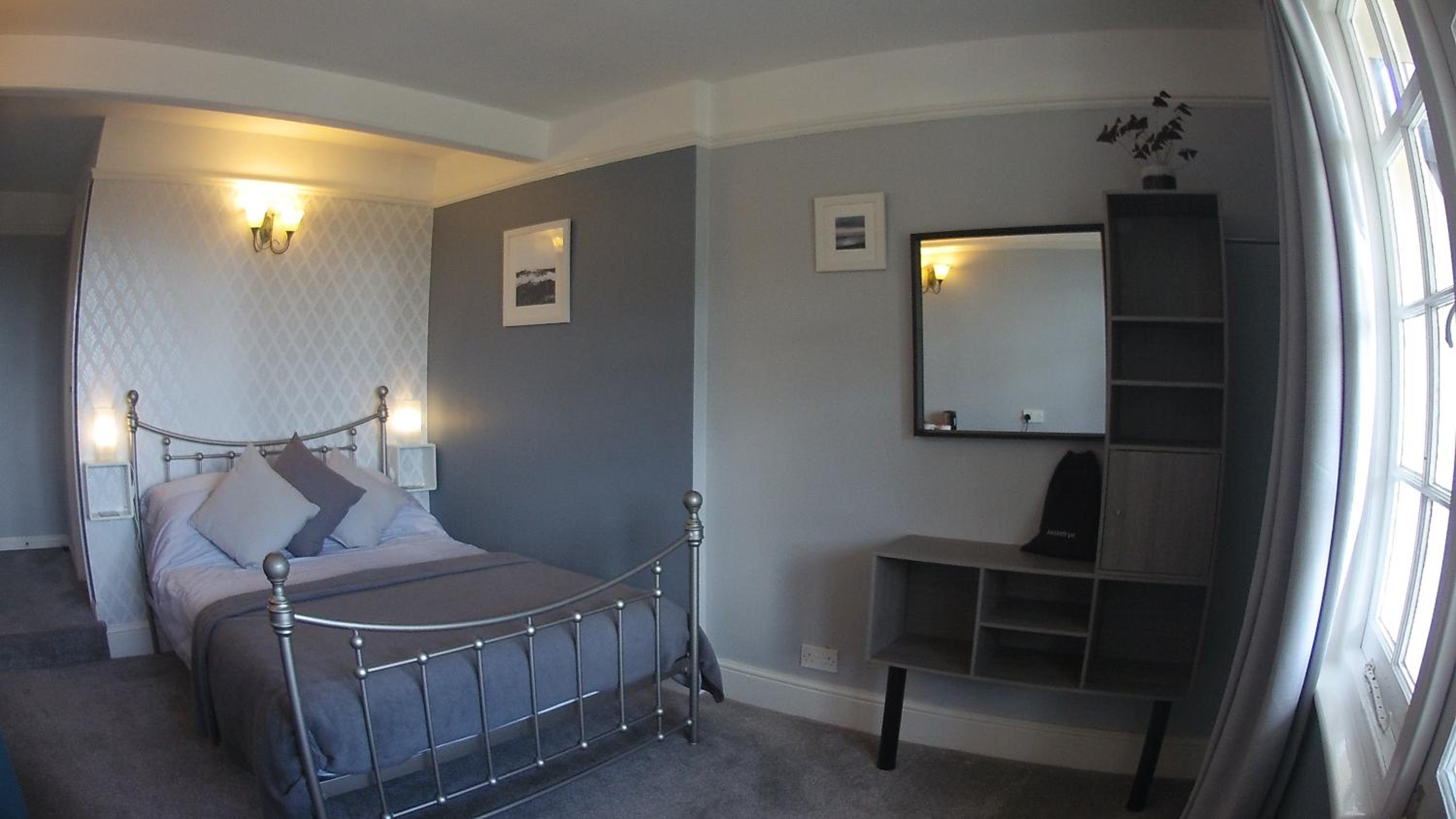 Large Double Room with Sea View - Photo 19