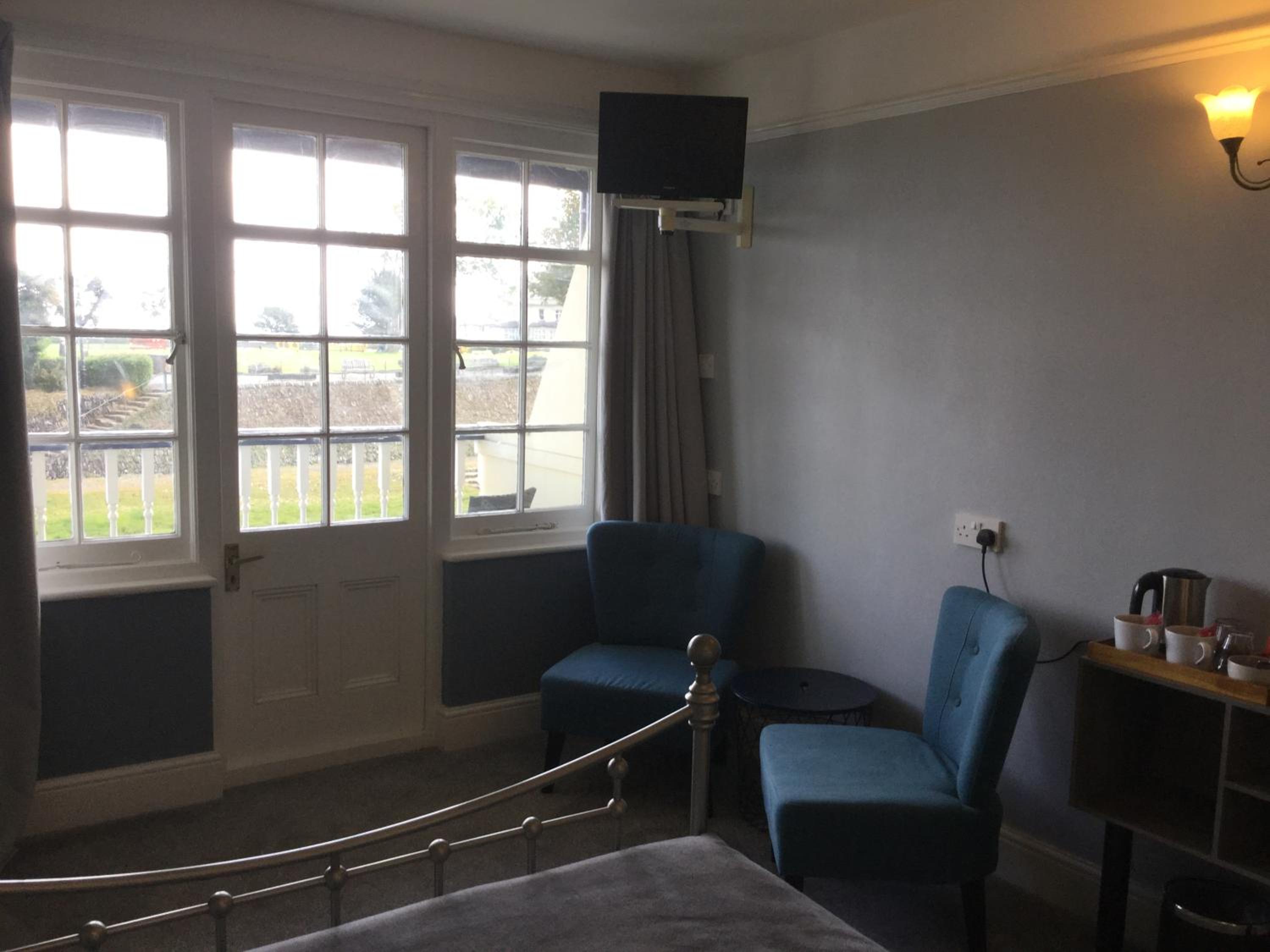 Large Double Room with Sea View - Photo 16