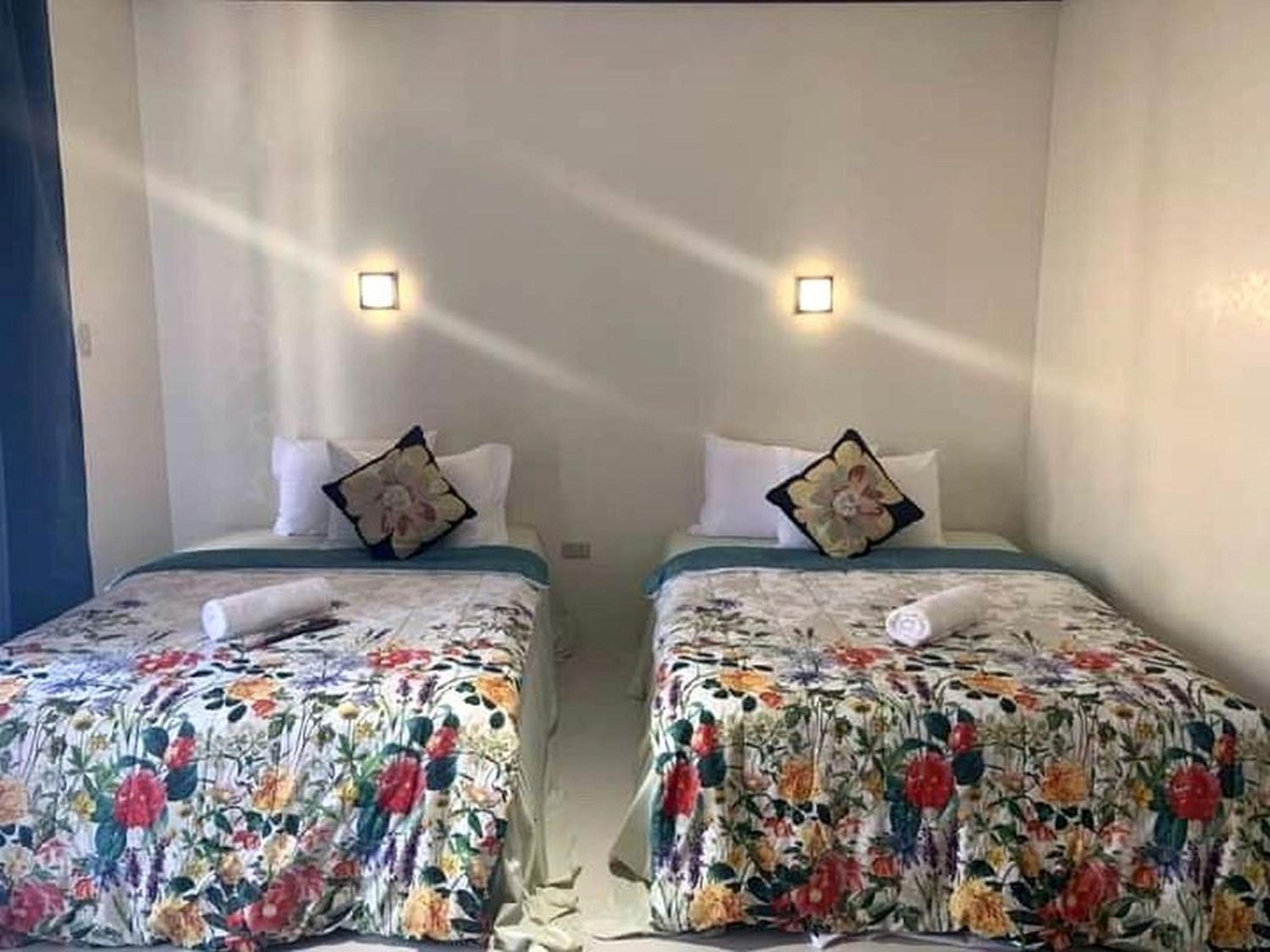 Deluxe Twin Room with Sea View - Photo 11