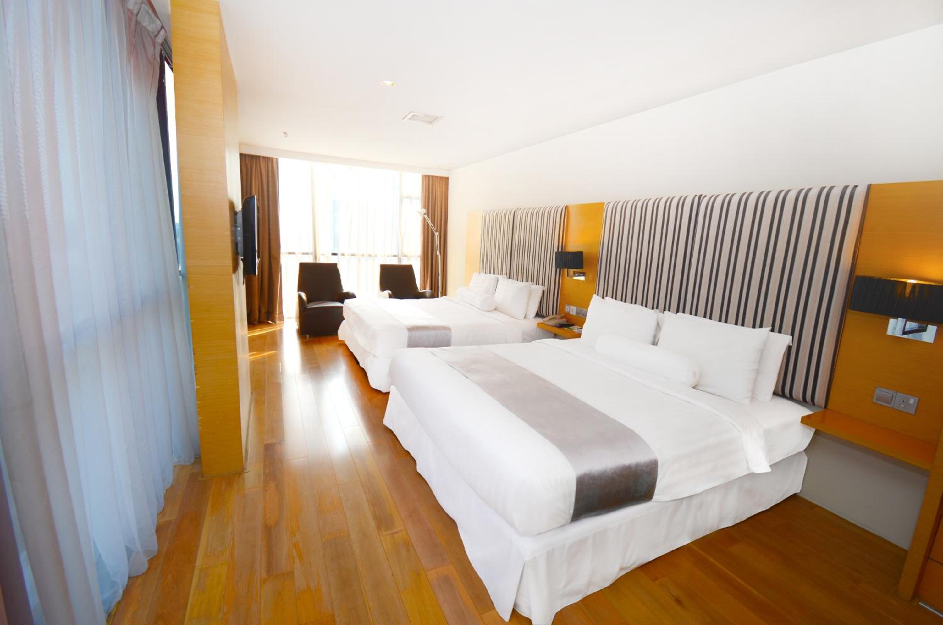 Premier Dualistic Family Room
