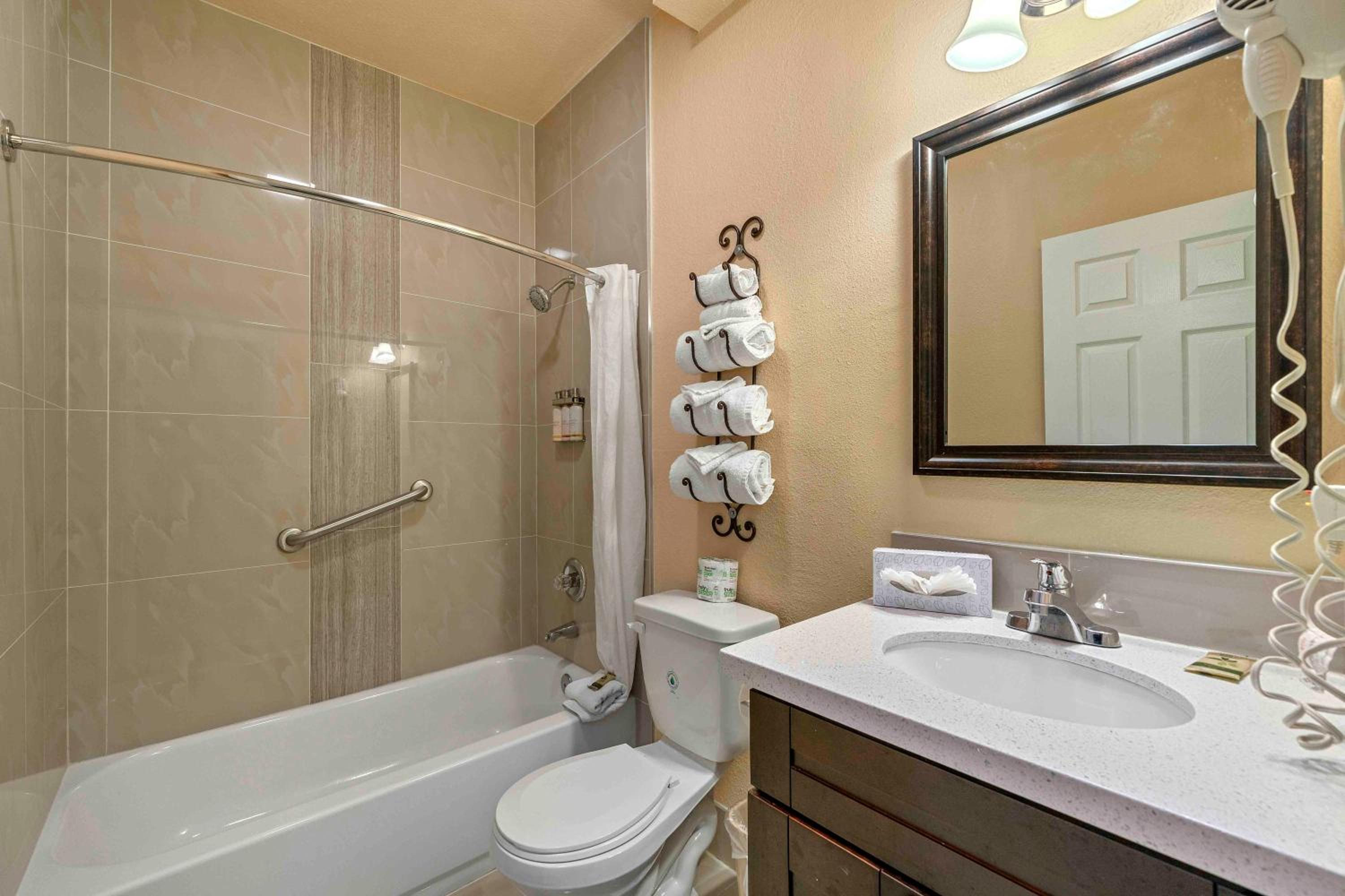Standard King Room - Photo 6