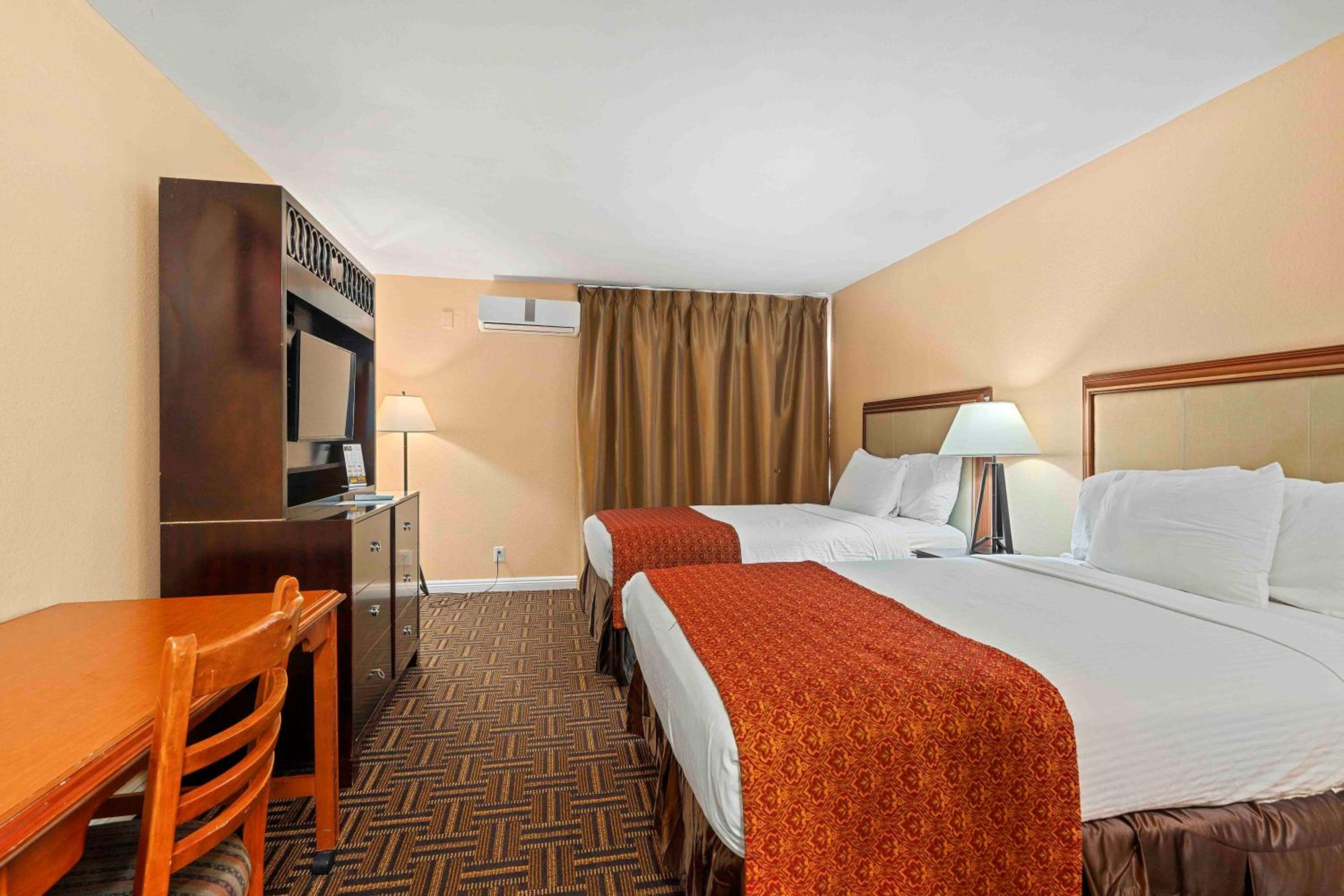 Standard Queen Room - Photo 1