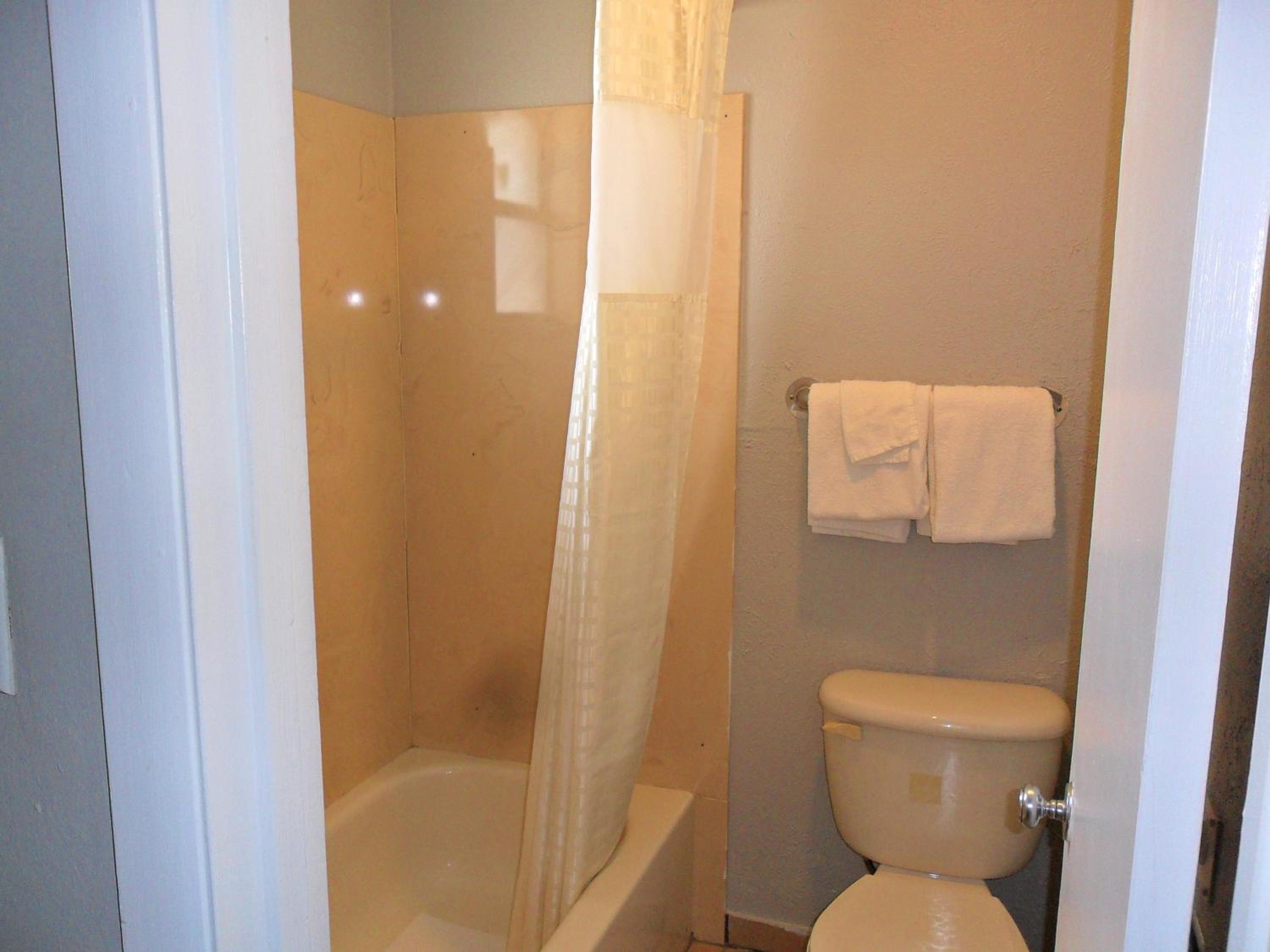 Double Room with Two Double Beds - Smoking photo 2
