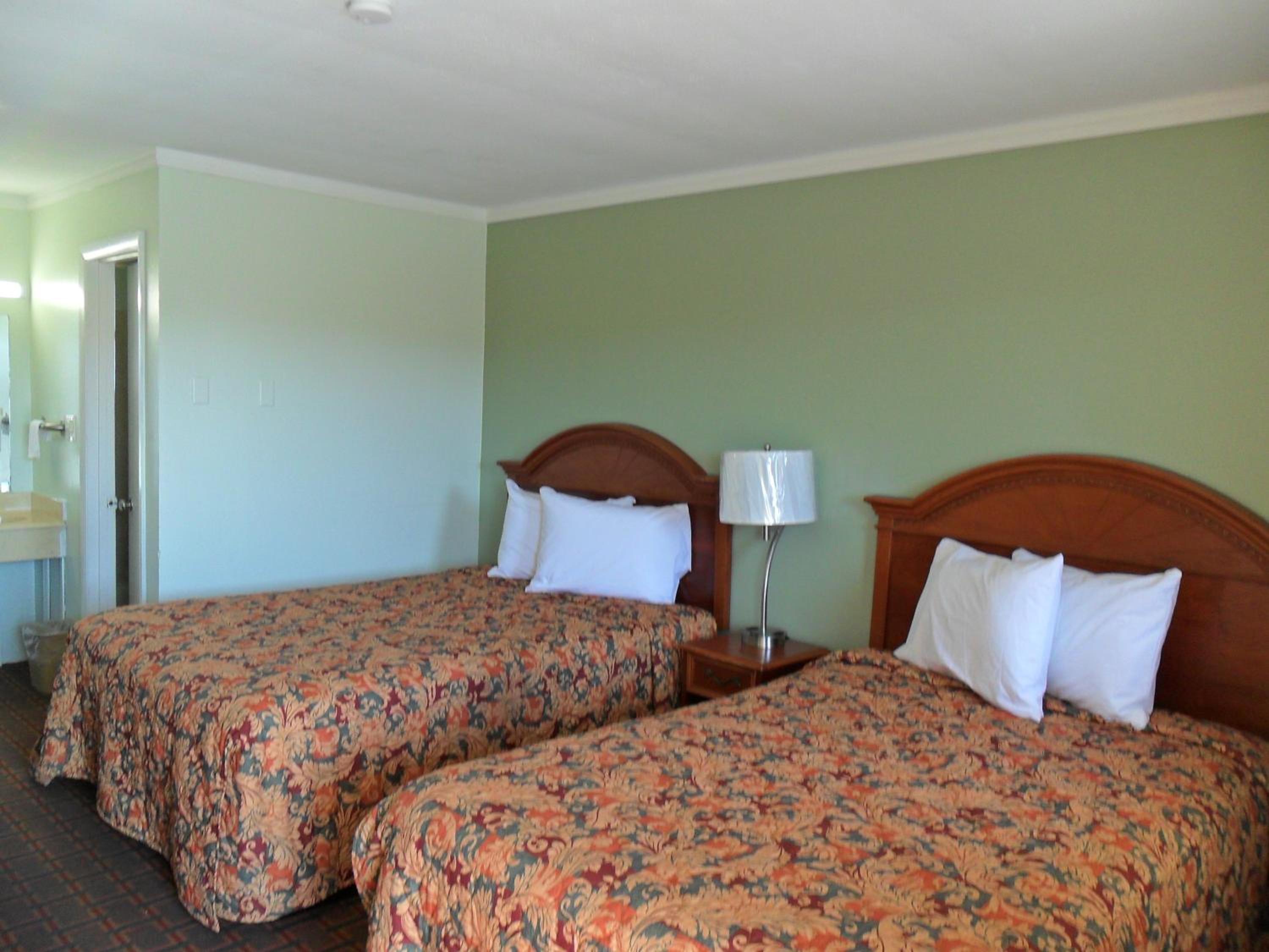 Double Room with Two Double Beds - Smoking photo 3