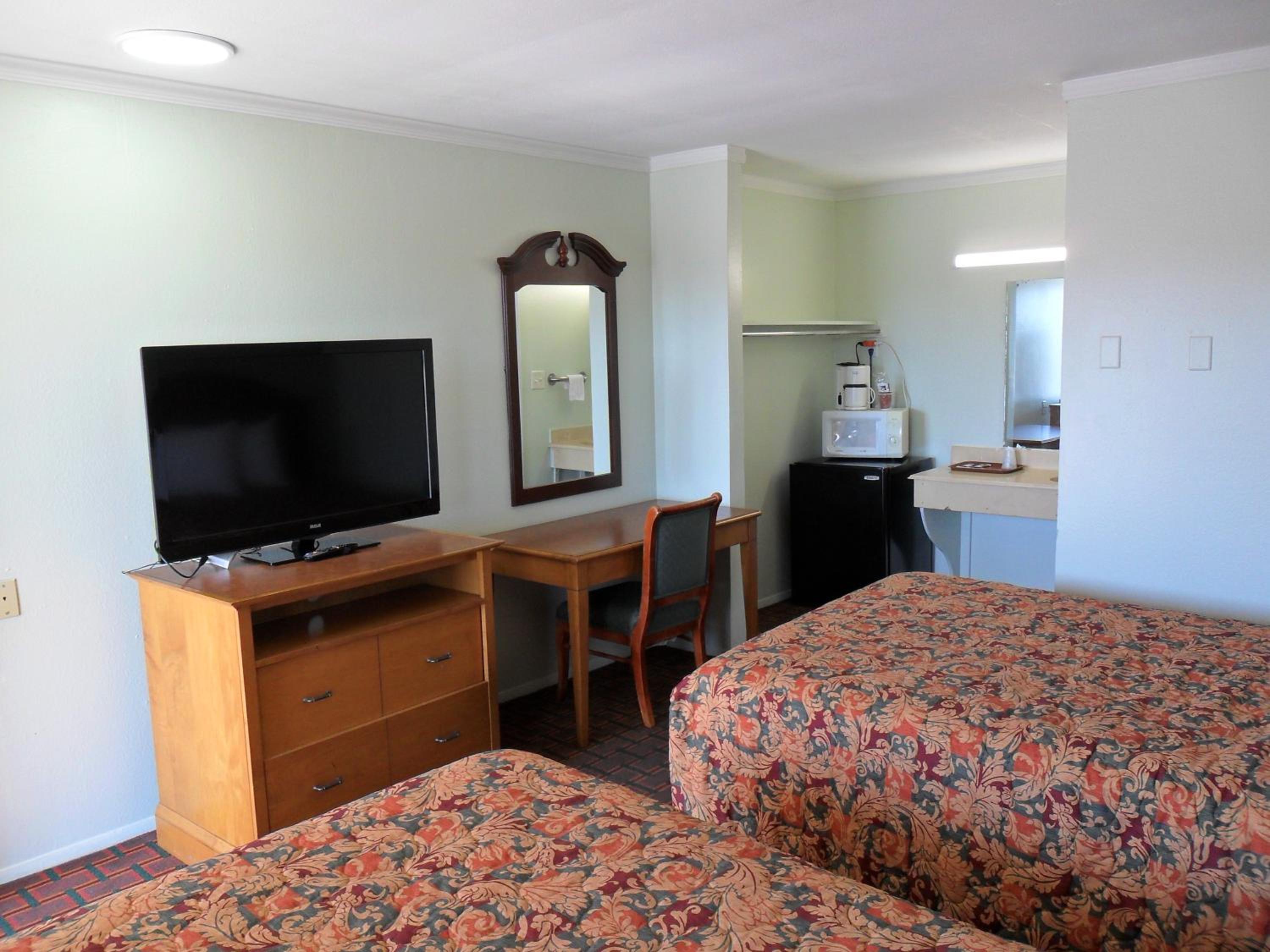 Double Room with Two Double Beds - Smoking photo 1
