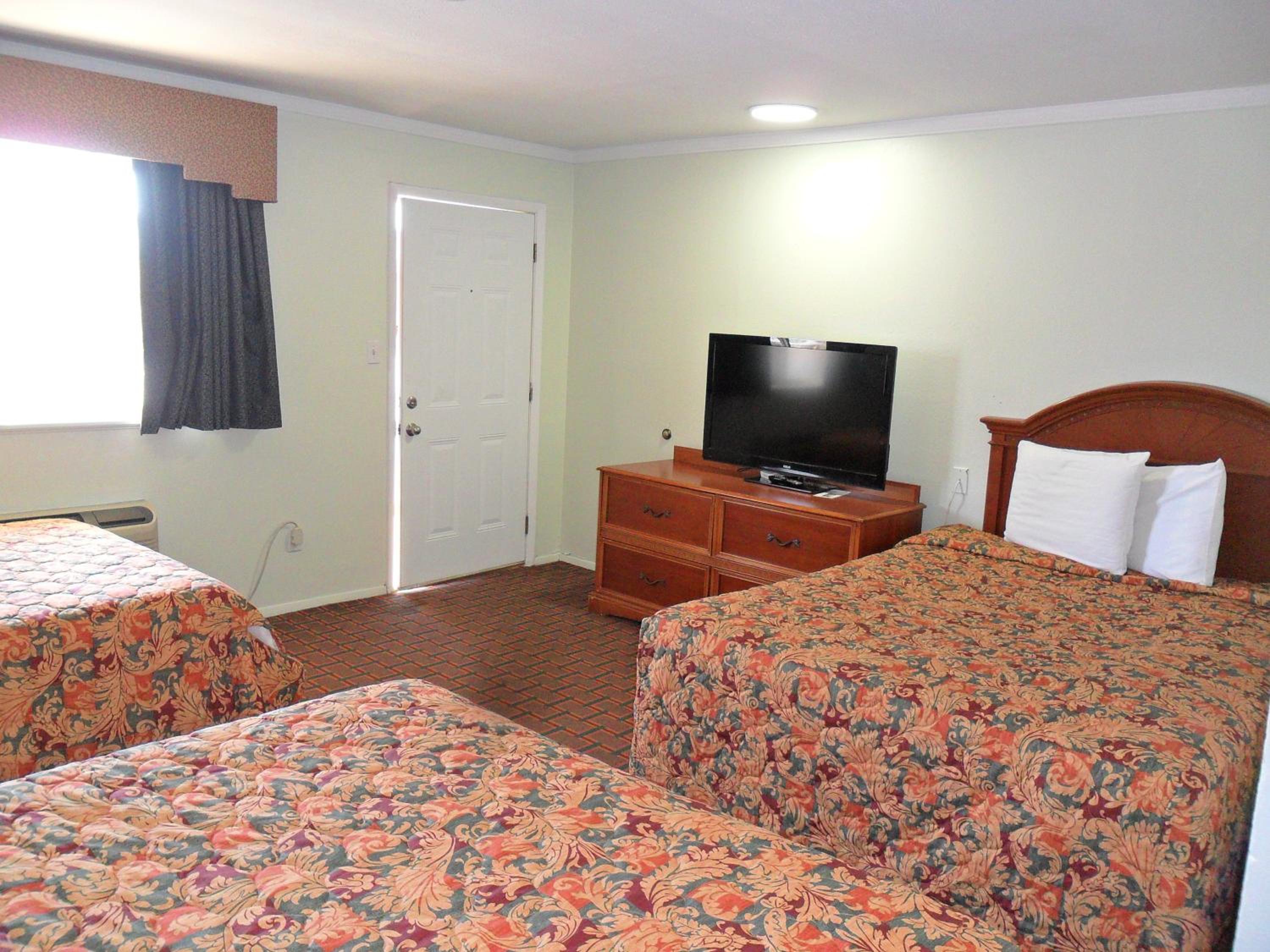Basic Triple Room photo 3