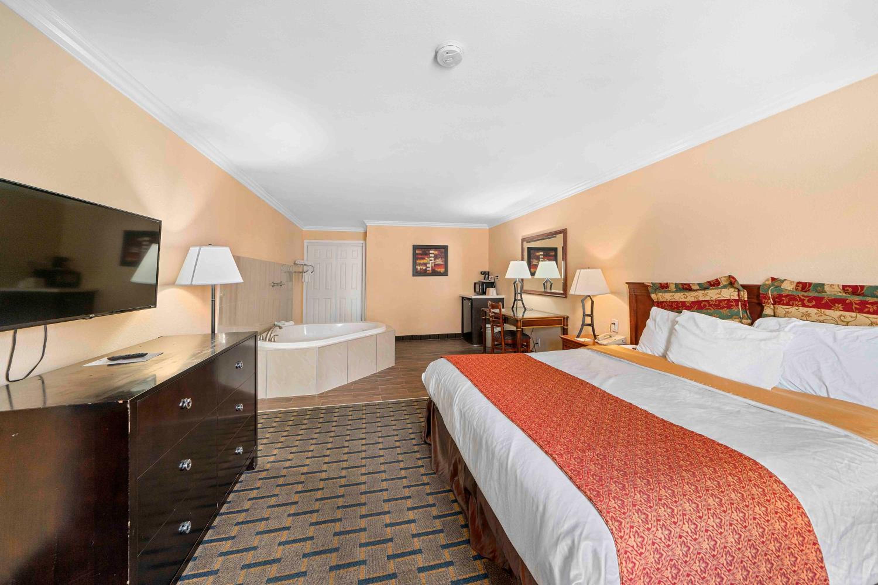 King Room with Spa Bath - Photo 5