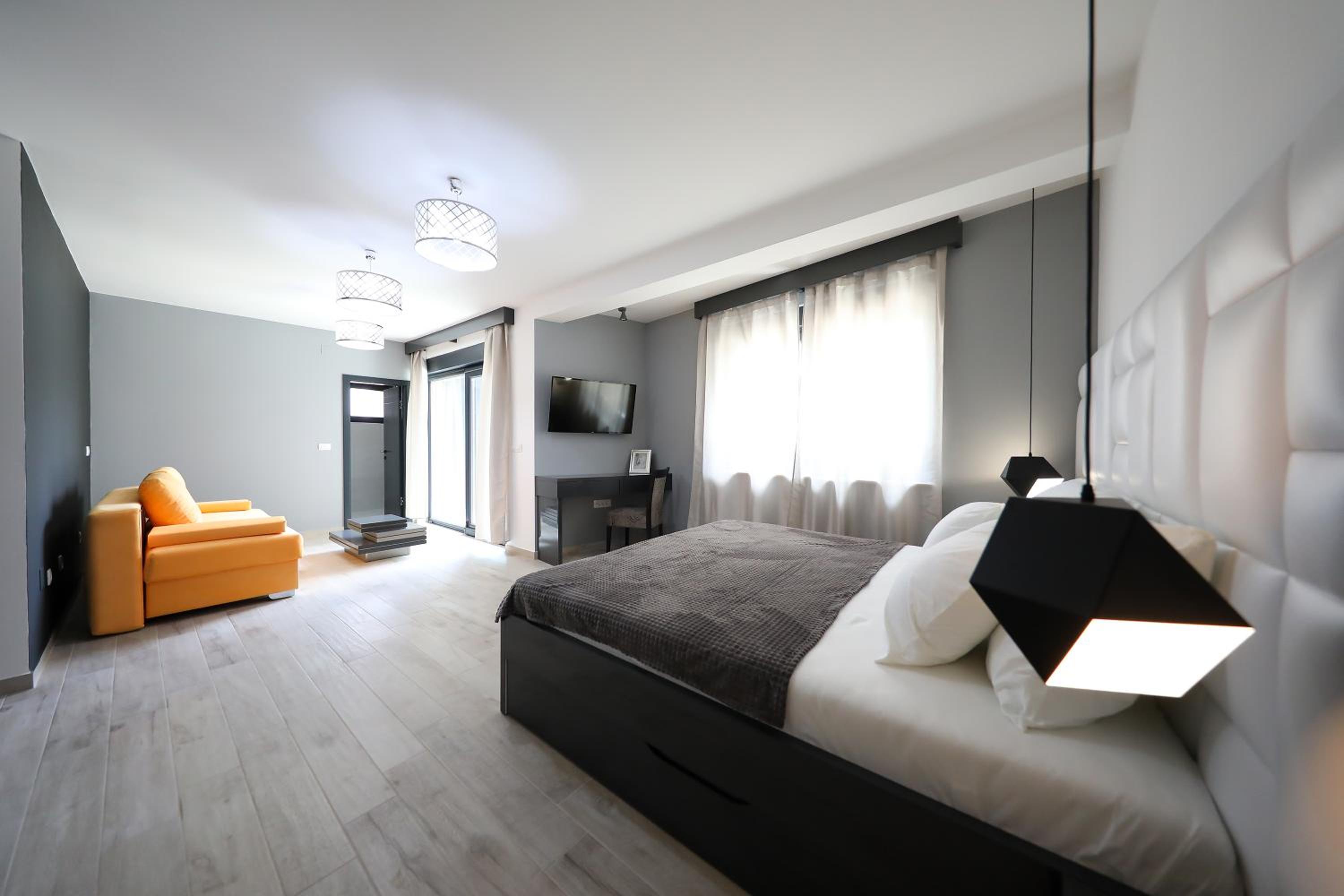 Deluxe Double Room with Balcony photo 3