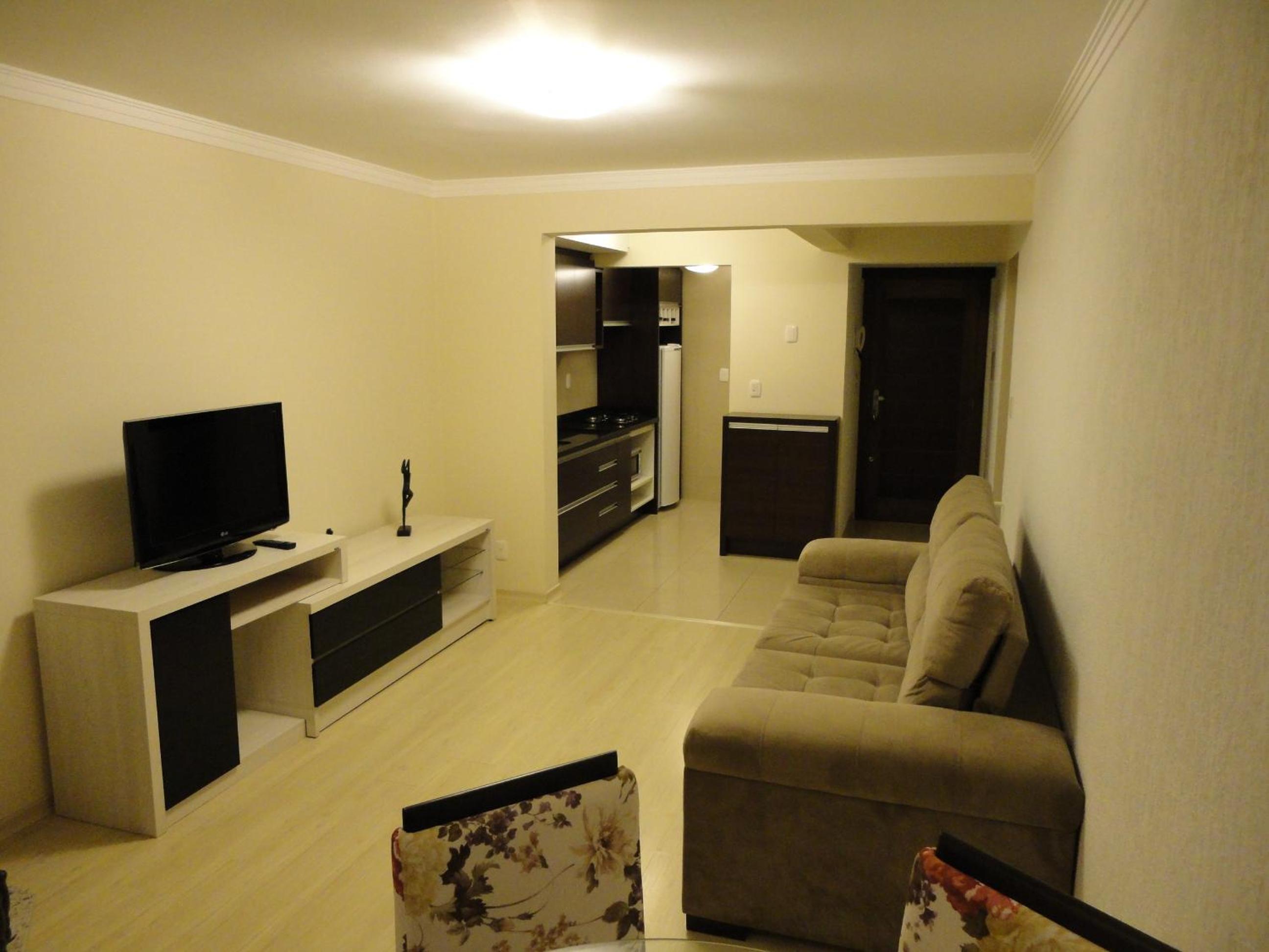 Superior One-Bedroom Apartment - Photo 2