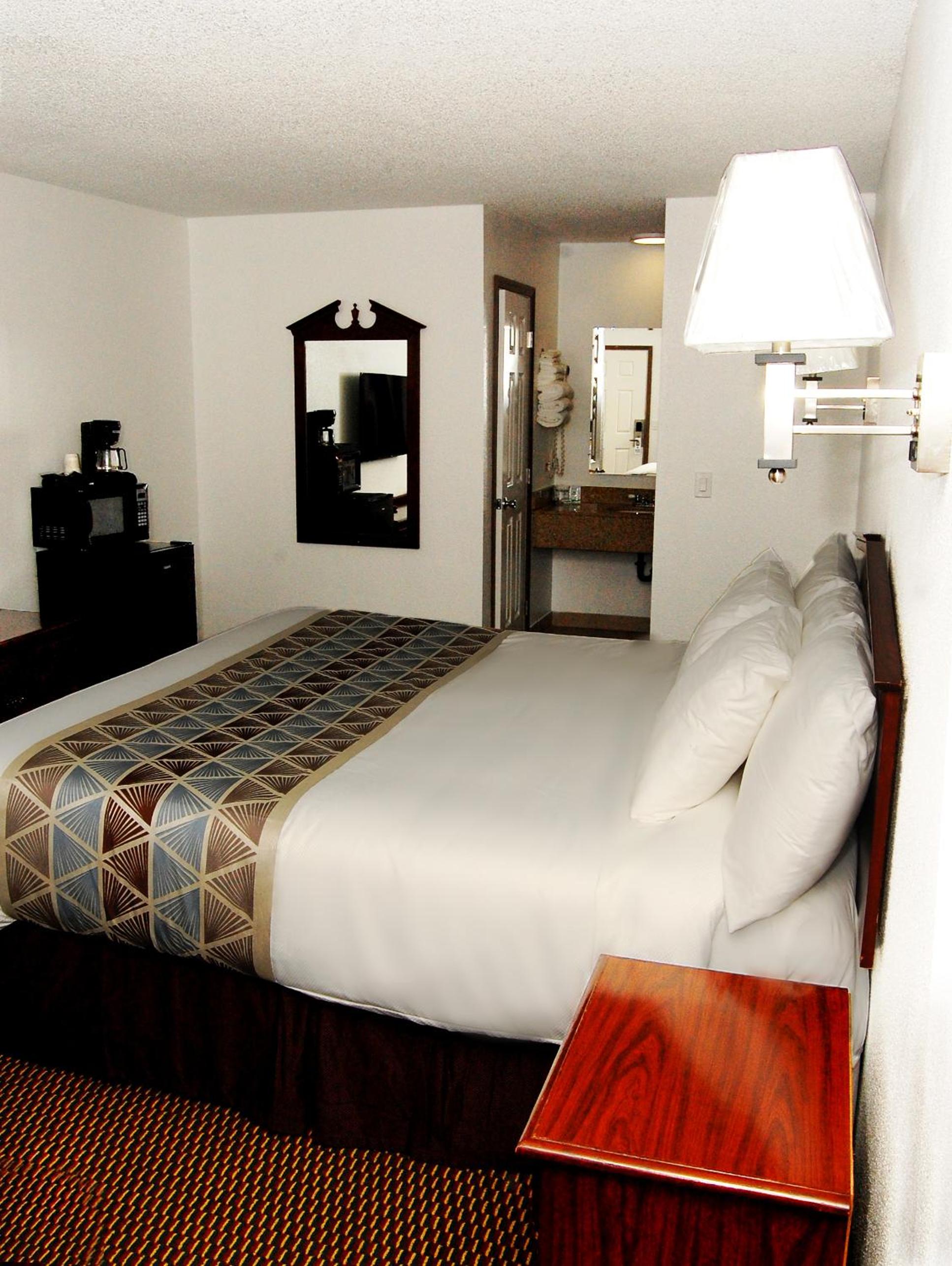 King Room - Non-Smoking photo 1