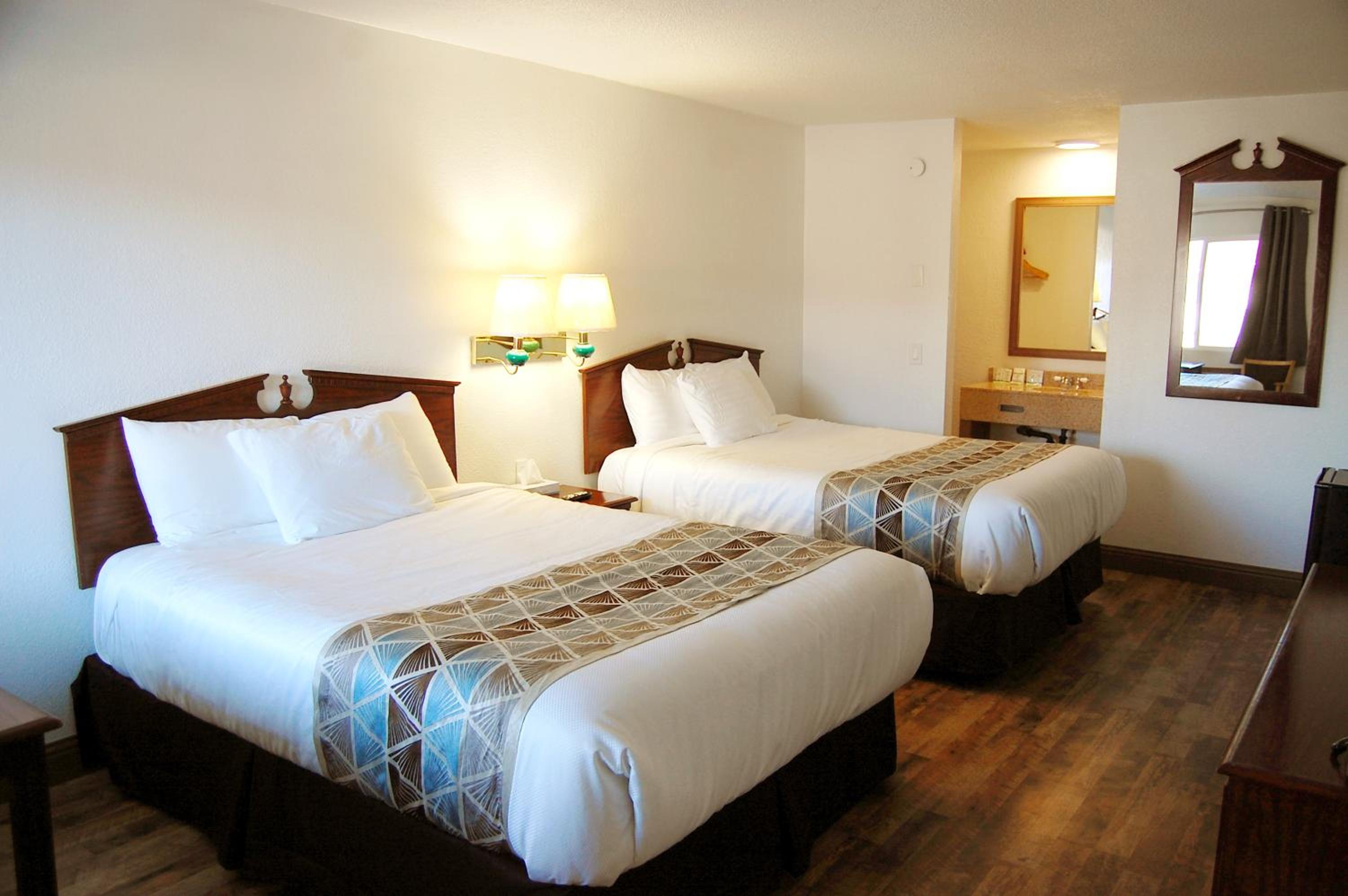 Queen Room with Two Queen Beds - Non-Smoking photo 1
