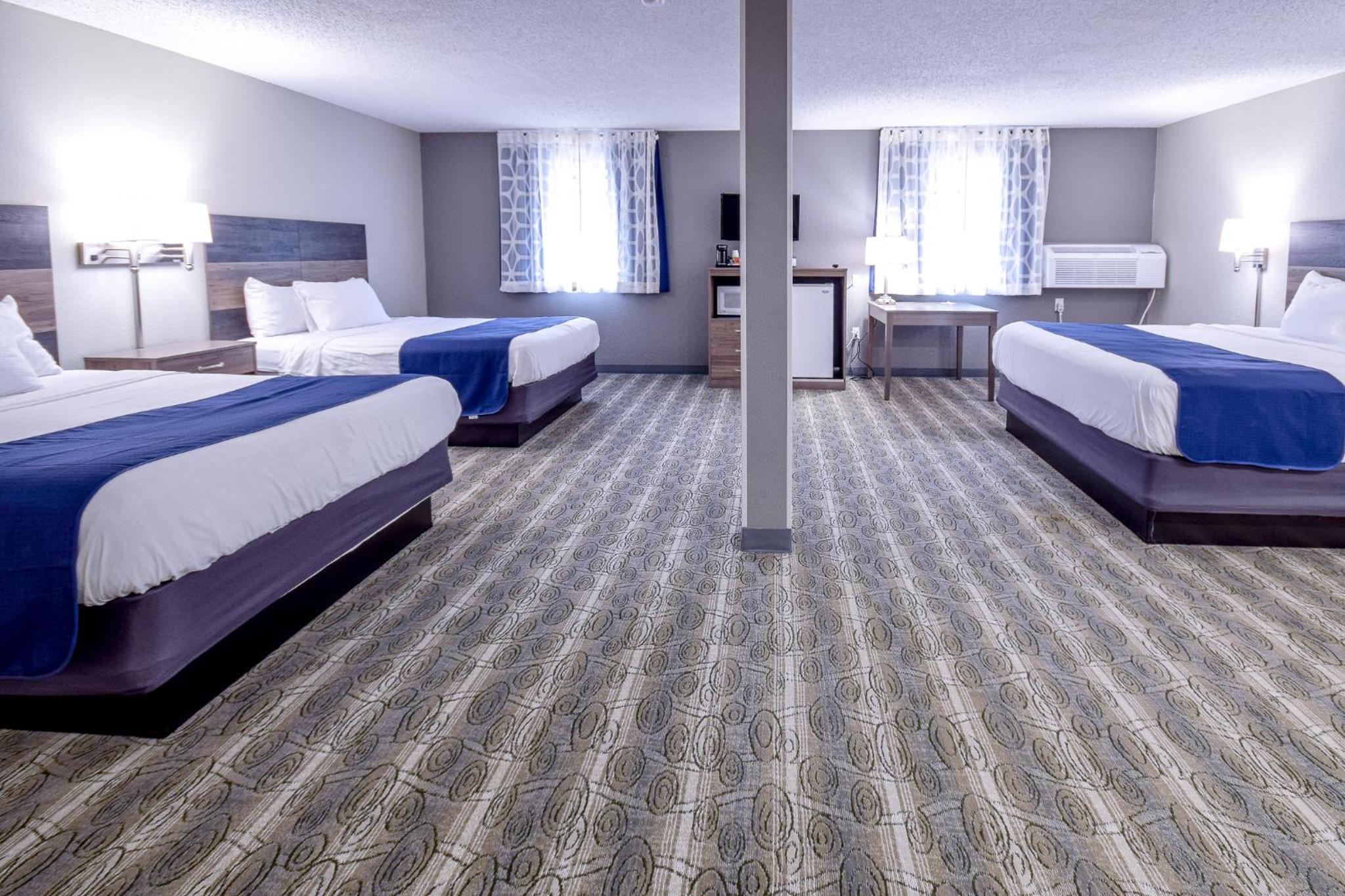 Studio Suite with One King and Two Queen Beds - Non-Smoking photo 2