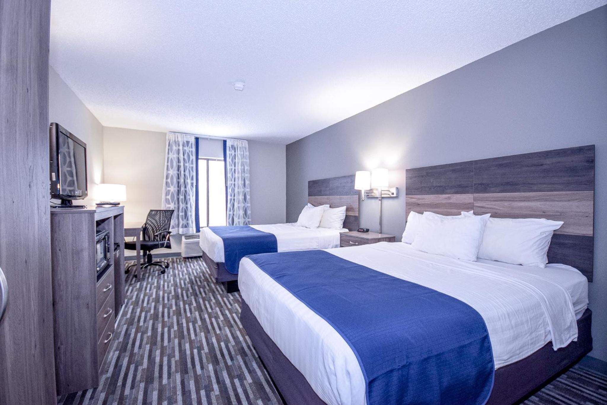 Queen Room with Two Queen Beds - Non-Smoking photo 1