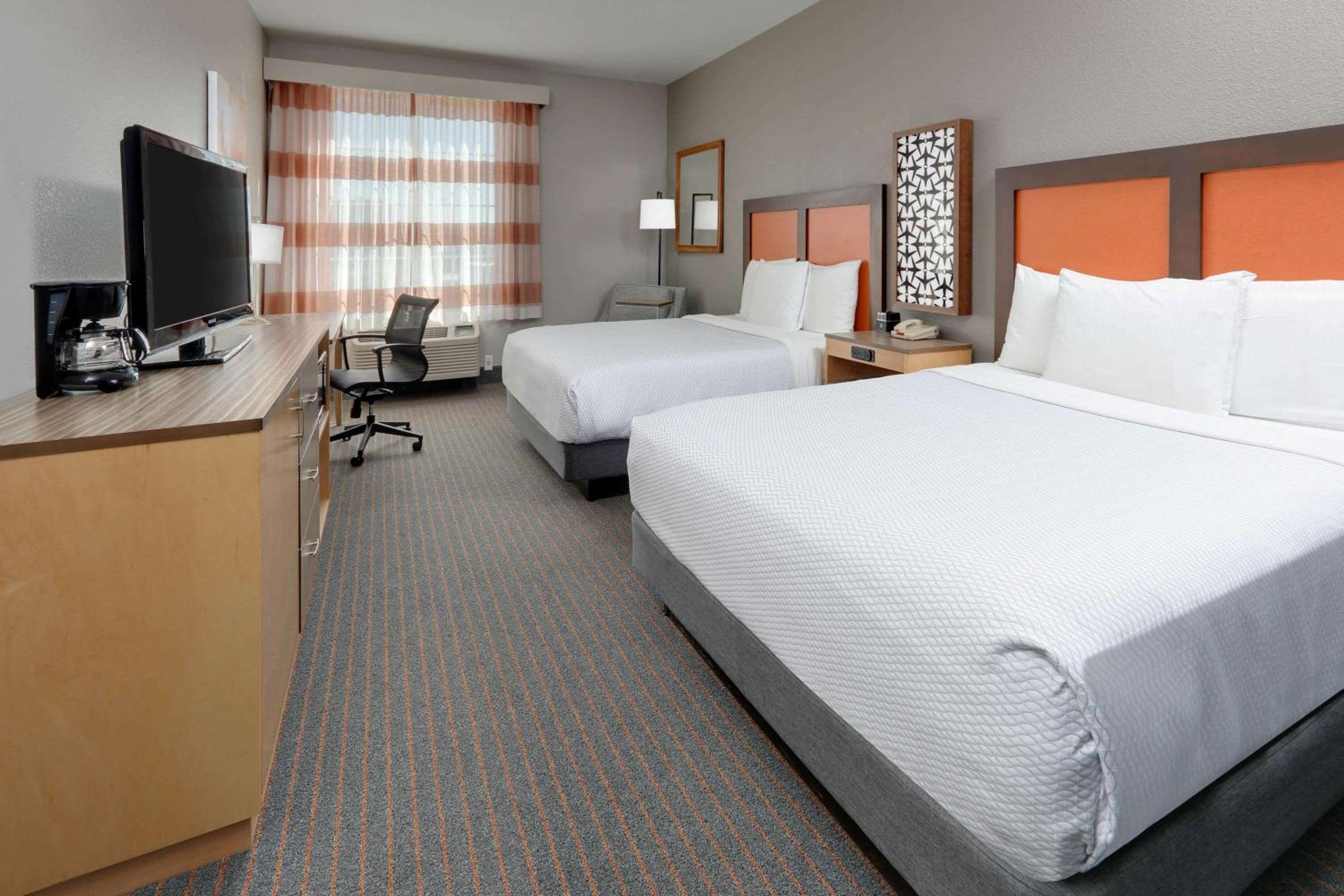 Deluxe Queen Room with Two Queen Beds - Photo 2