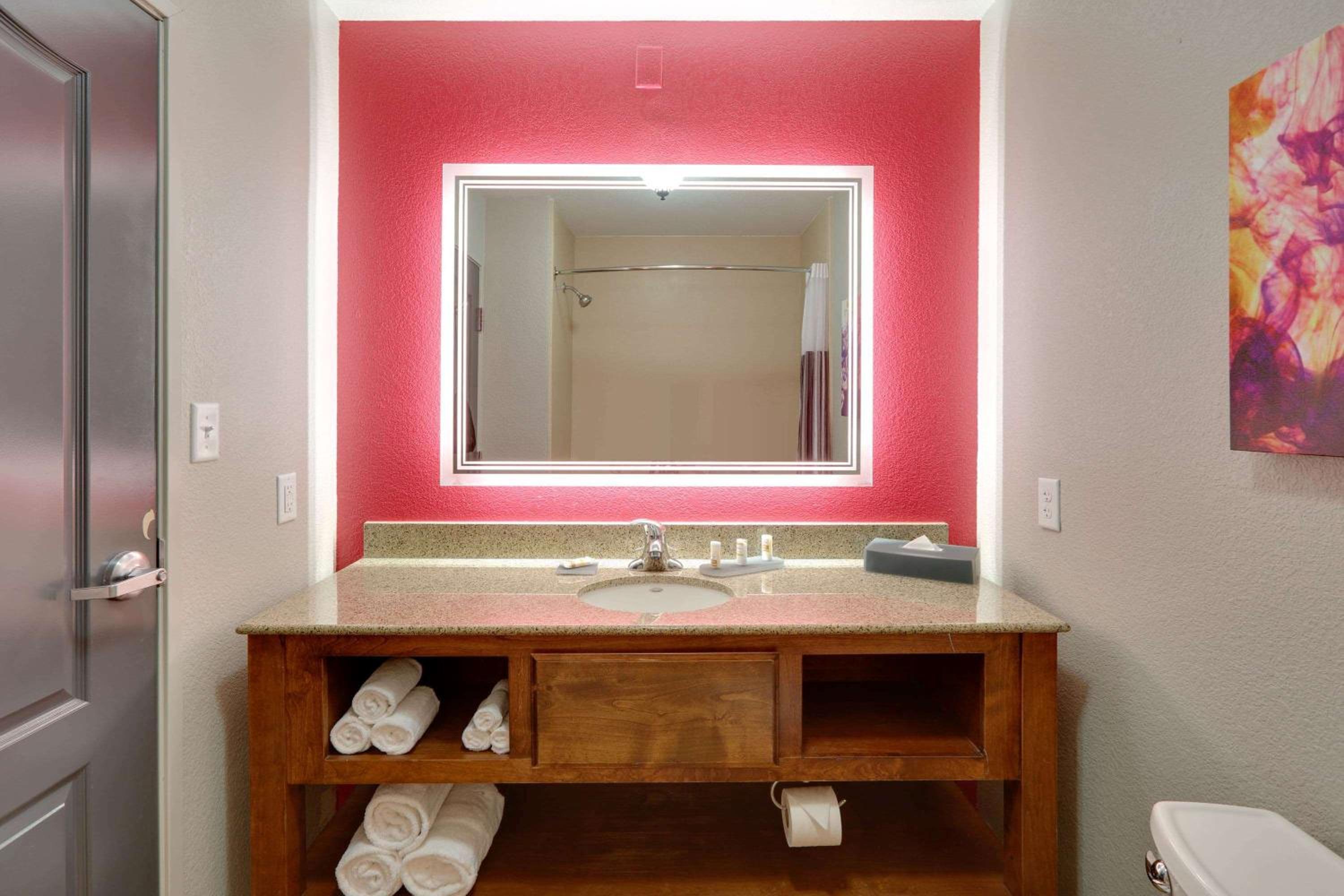 Deluxe King Room - Photo 3