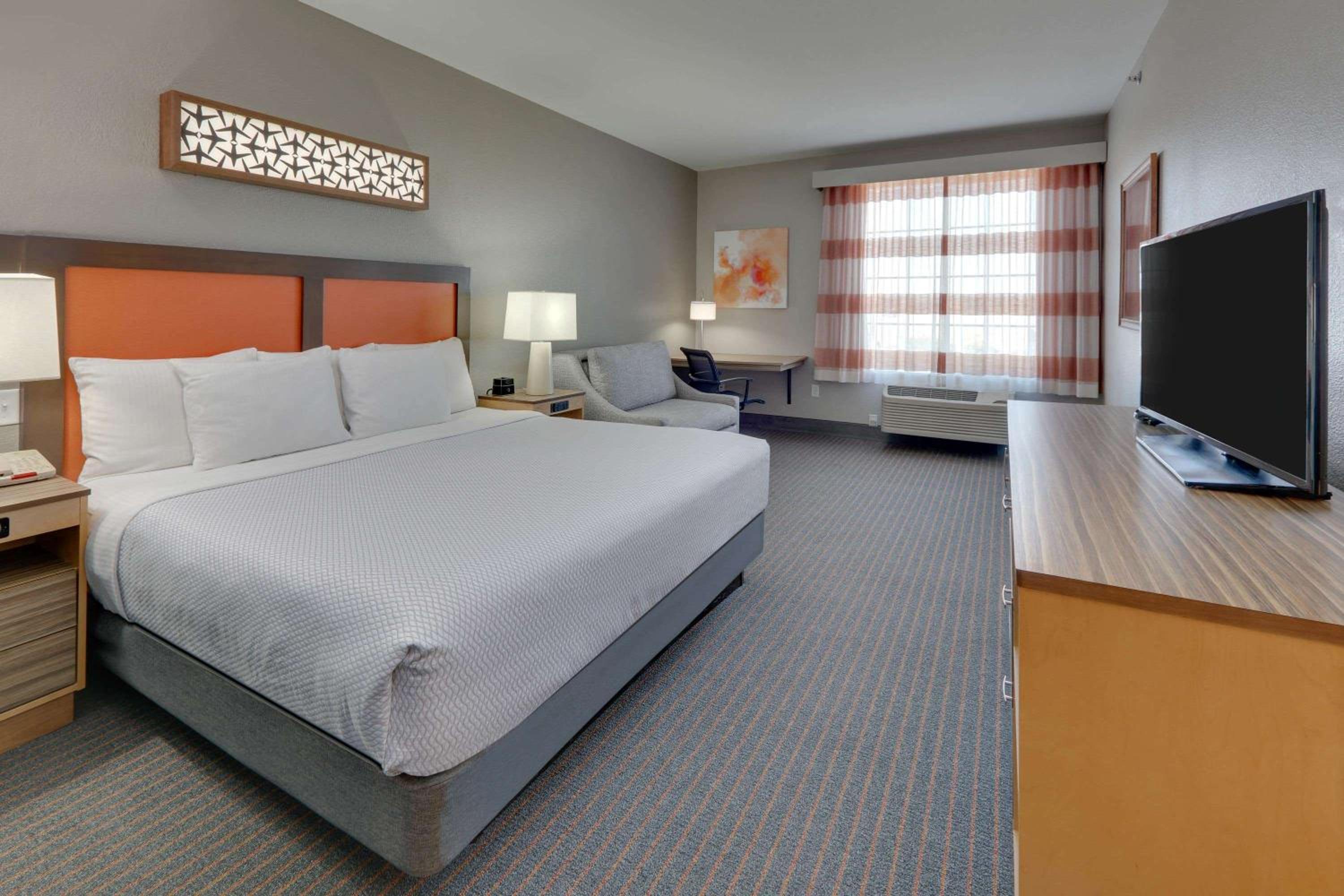 Deluxe King Room - Photo 2