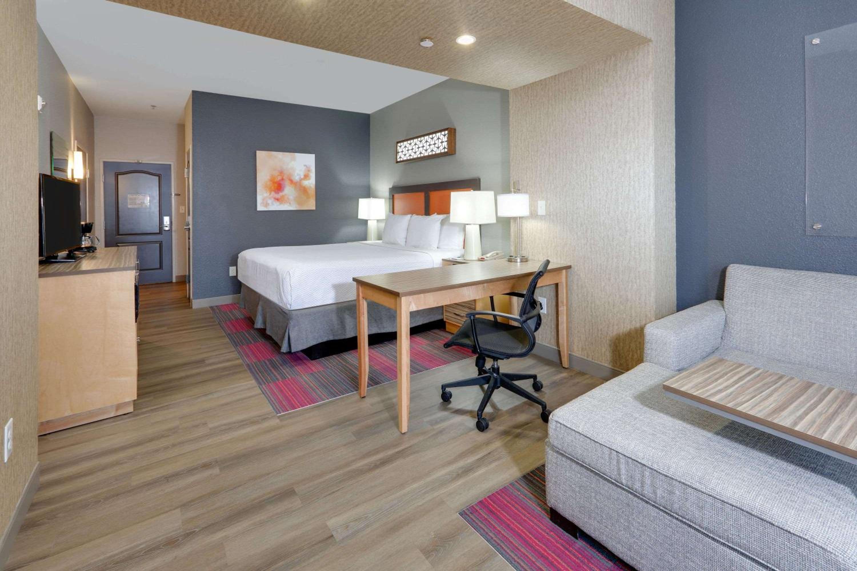 Executive King Room - Non-Smoking - Photo 3