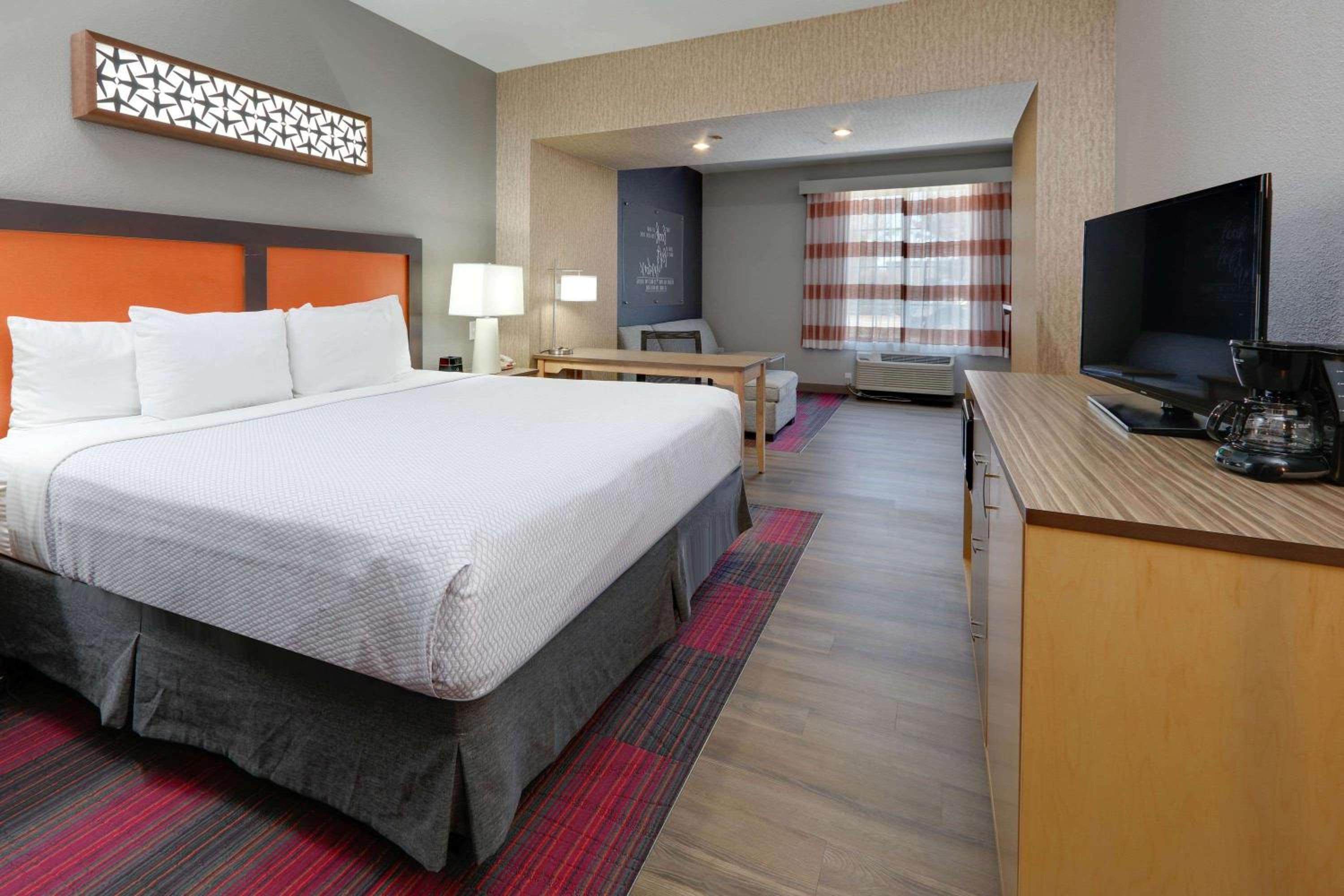 Executive King Room - Non-Smoking - Photo 1