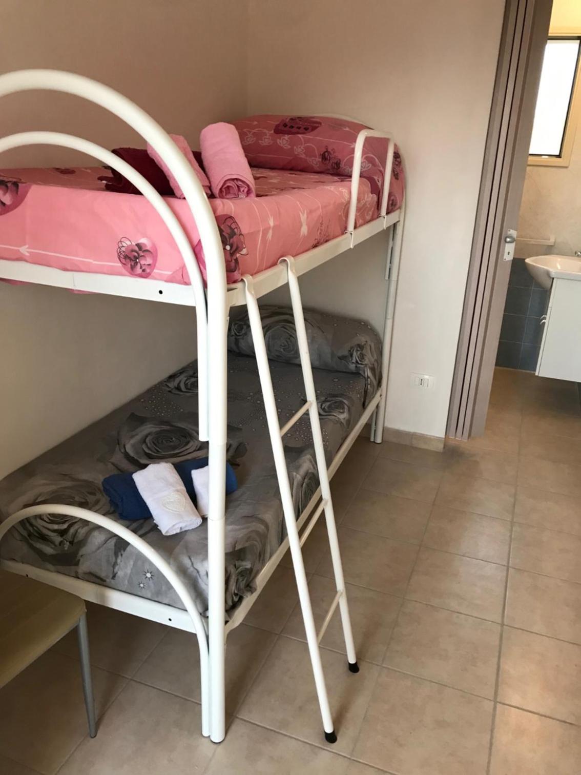 Twin Room - Photo 1