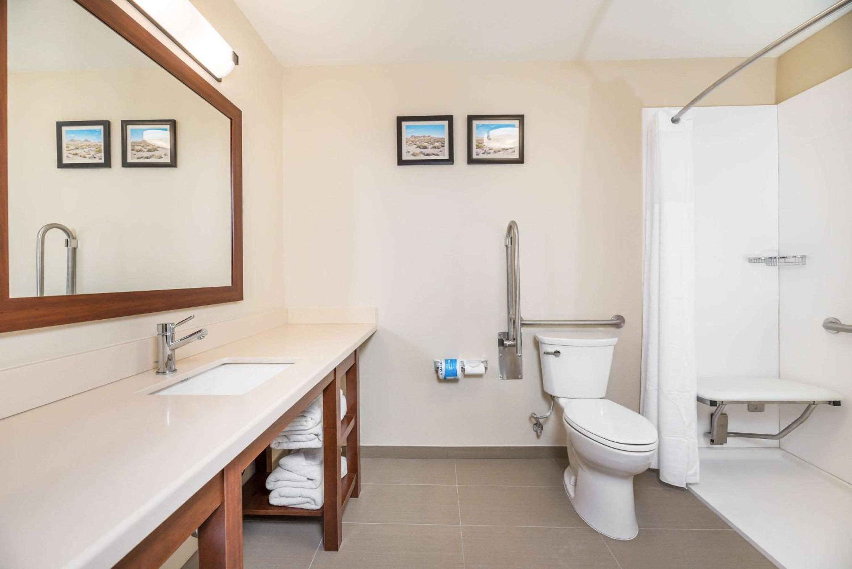 King Room - Accessible/Non-Smoking - Photo 4