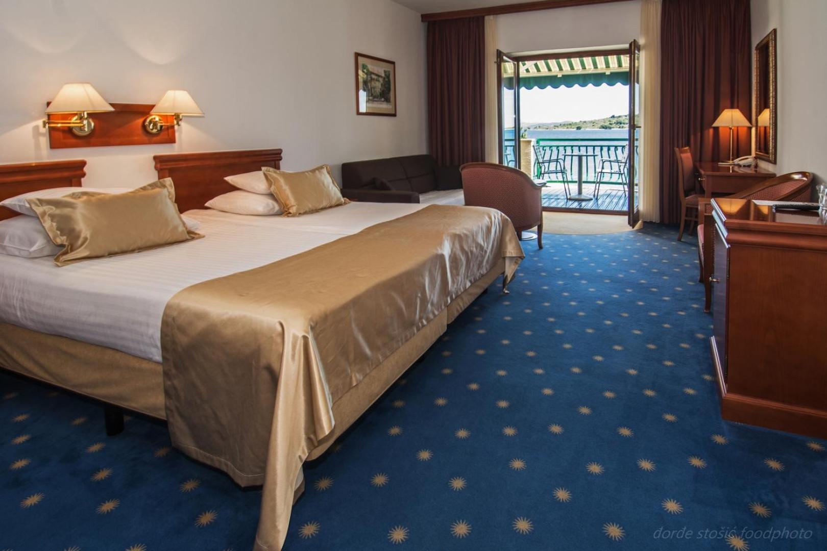 Superior Twin Room with Extra bed, Balcony and Sea View photo 3