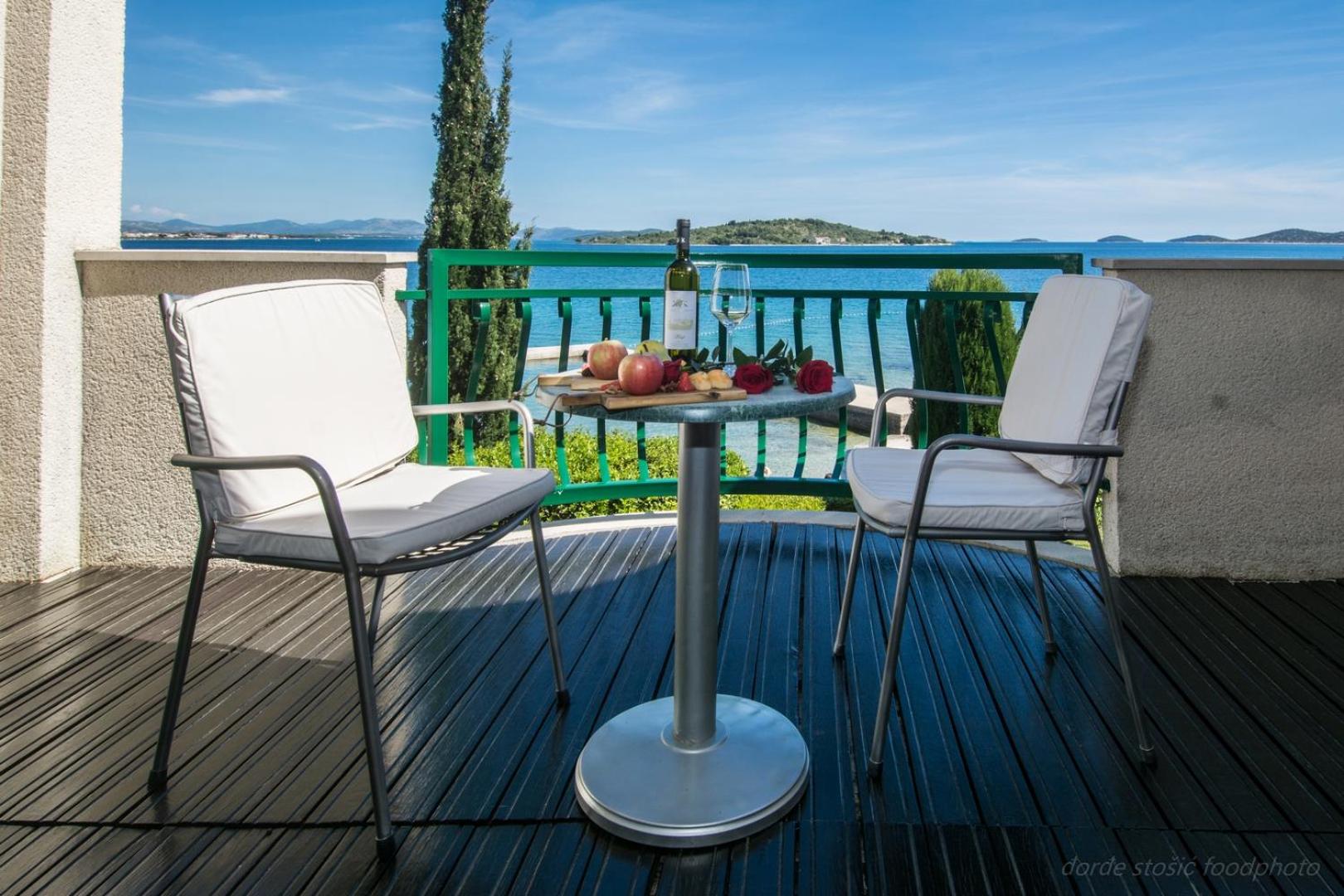 Superior Twin Room with Extra bed, Balcony and Sea View photo 2