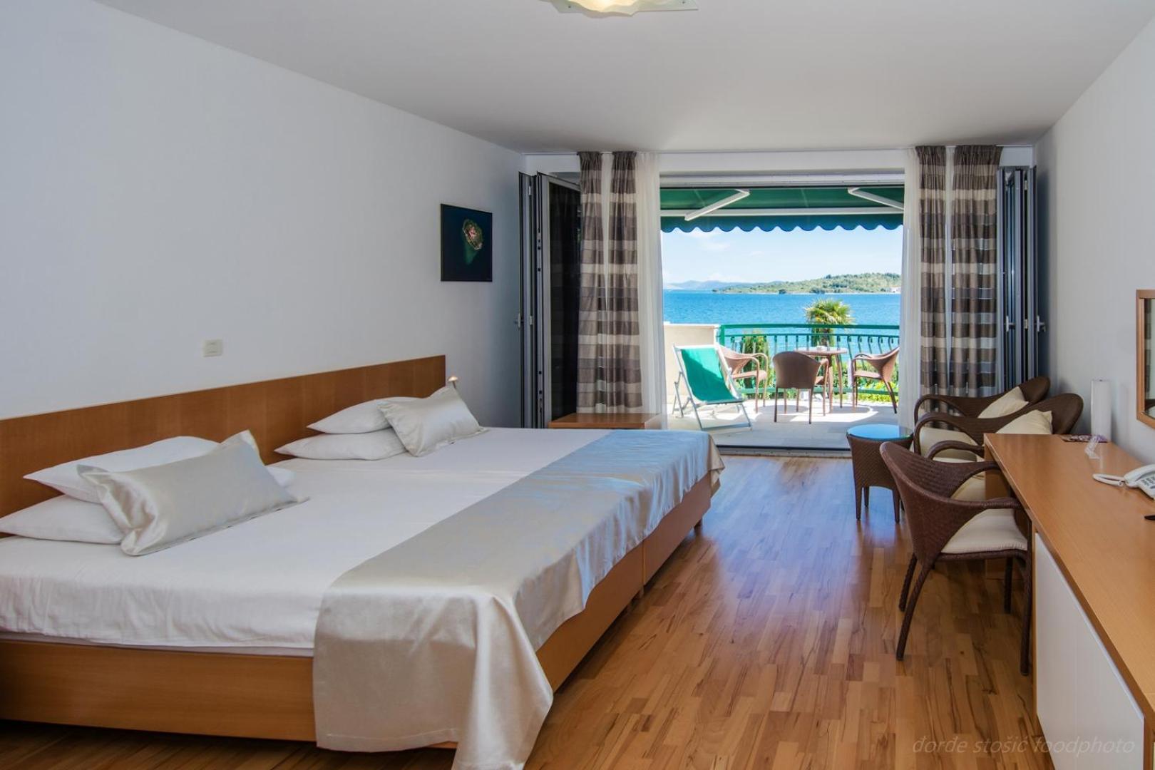 Deluxe Twin room with Extra bed, Sea view and Balcony photo 2