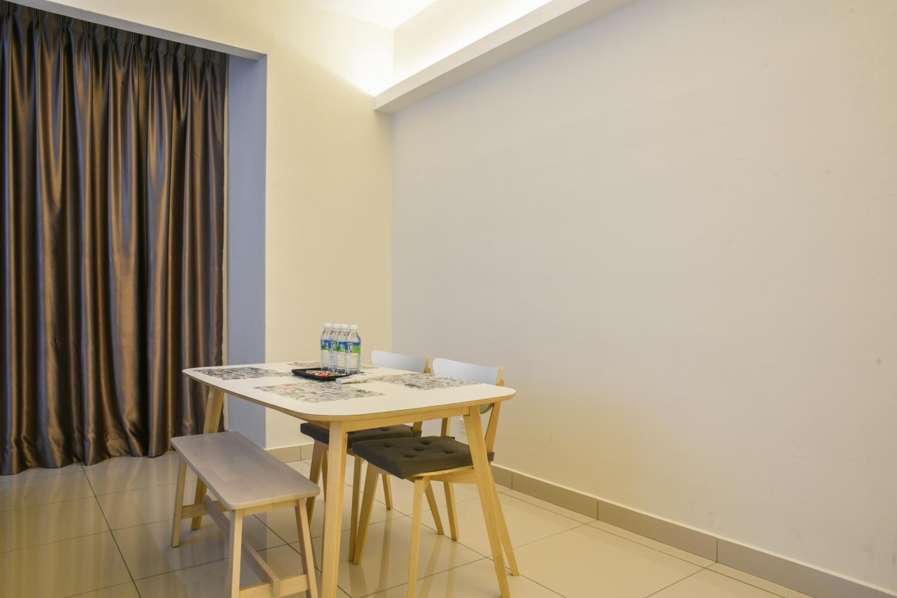 One-Bedroom Apartment photo 2