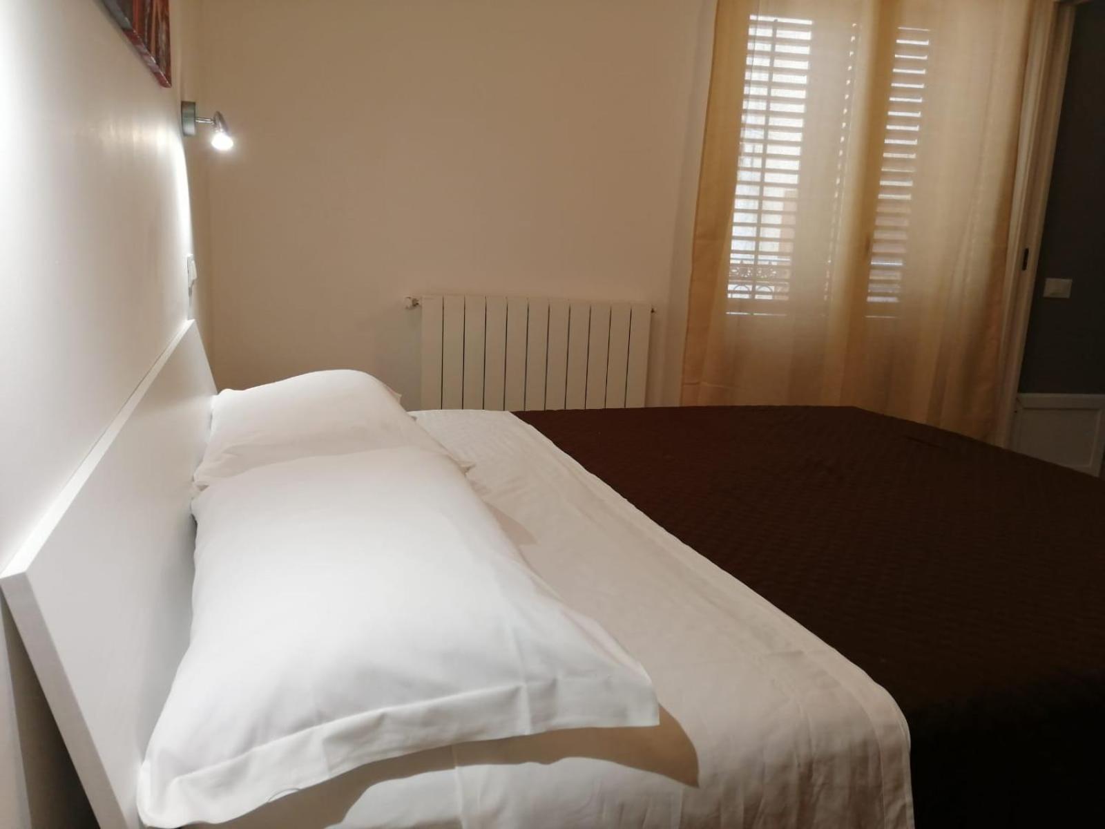Double Room with Balcony - Photo 13