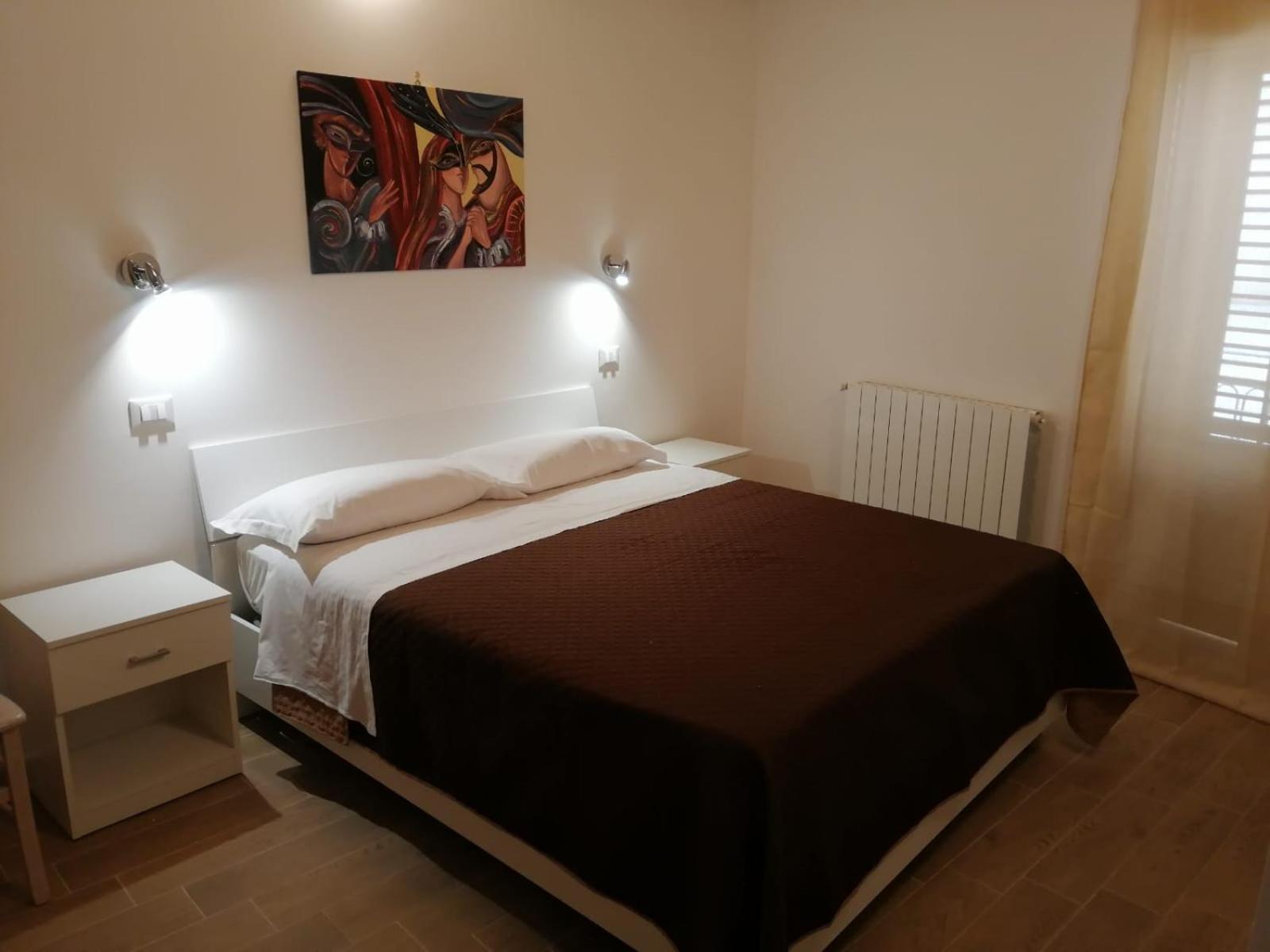 Double Room with Balcony - Photo 5