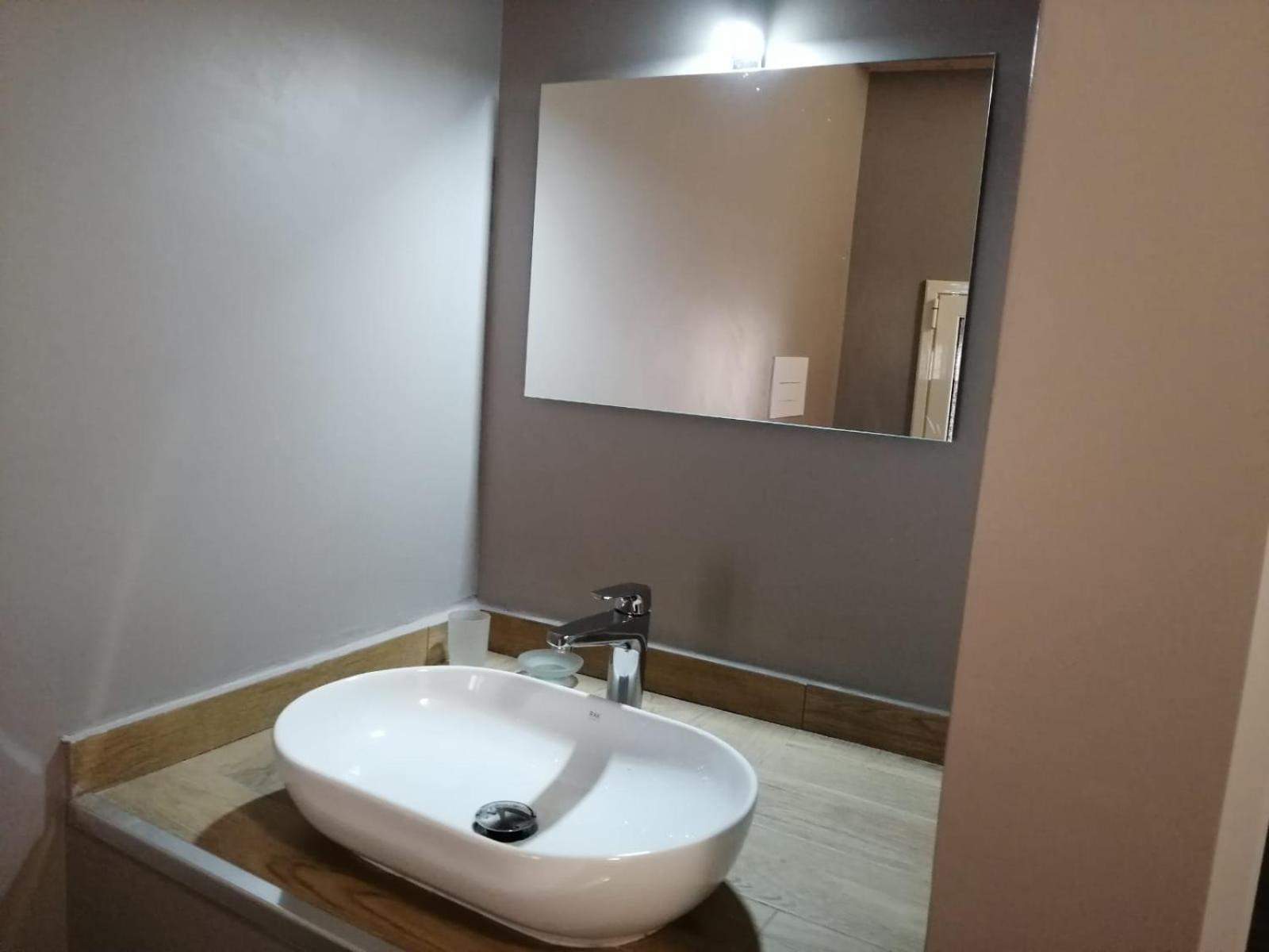 Double Room with Balcony - Photo 12