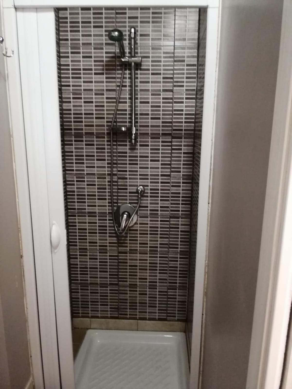 Double Room with Balcony - Photo 11