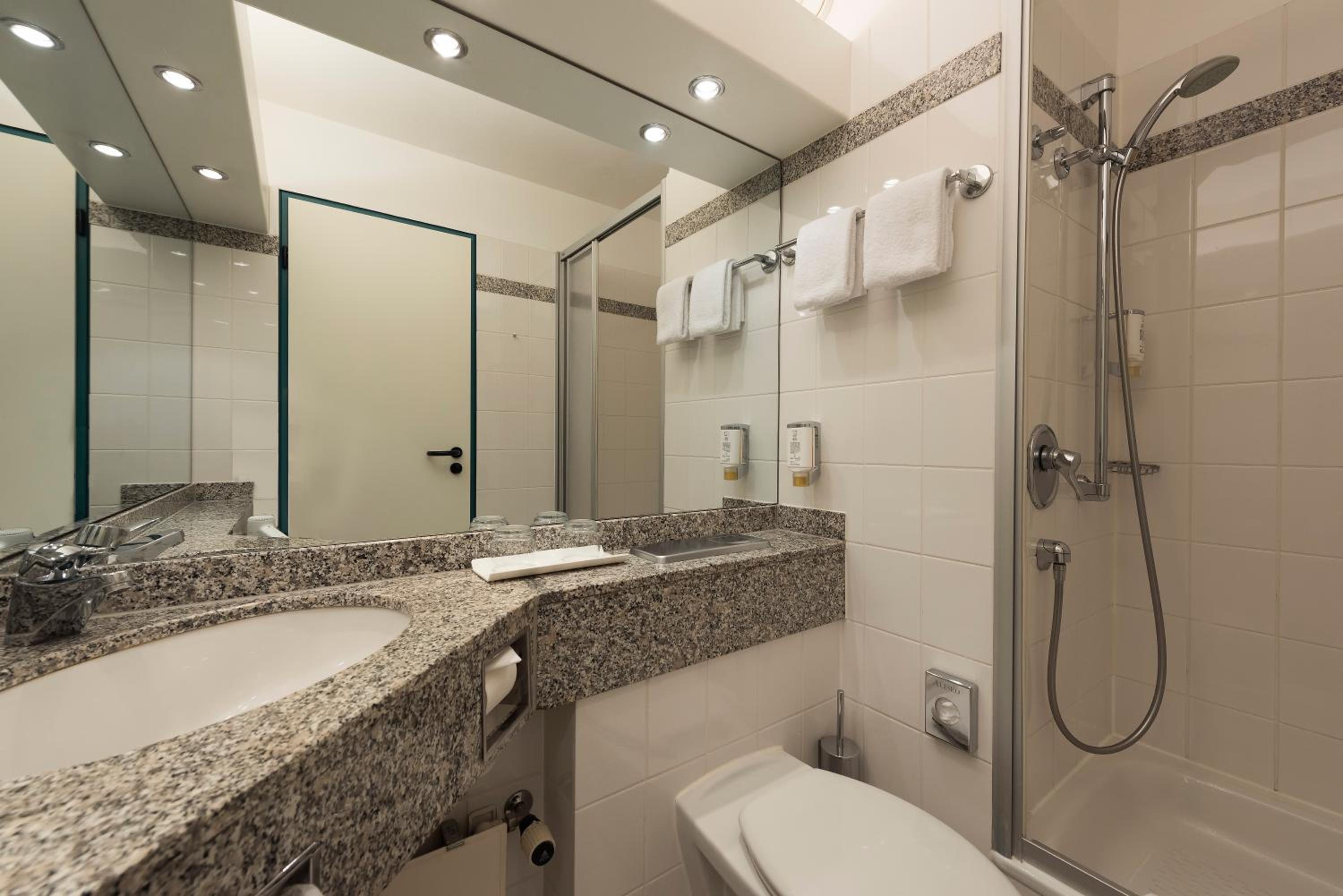 Standard Double Room - Photo 4