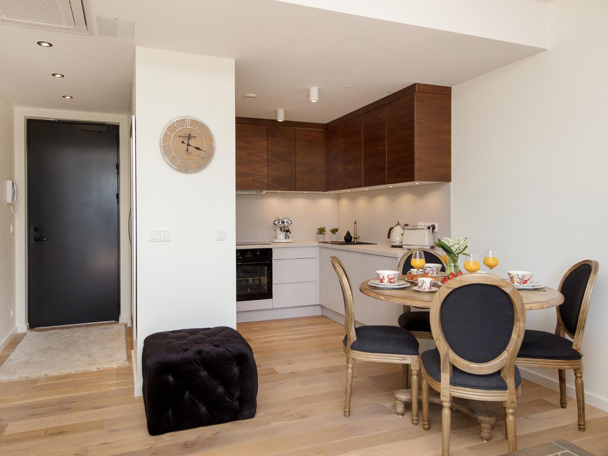 Apartment with Terrace - Photo 12