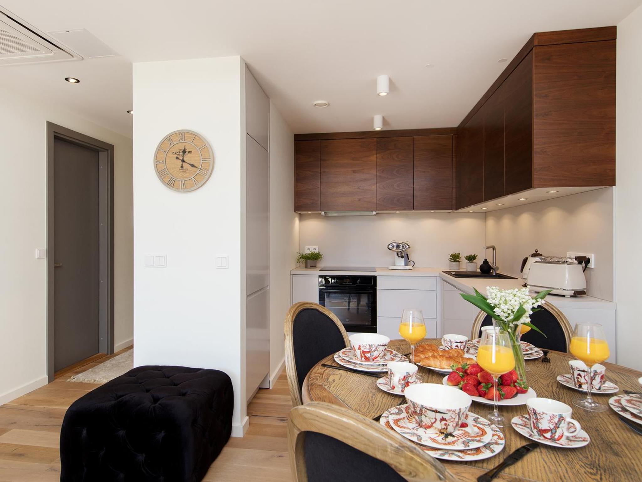 Apartment with Terrace - Photo 11